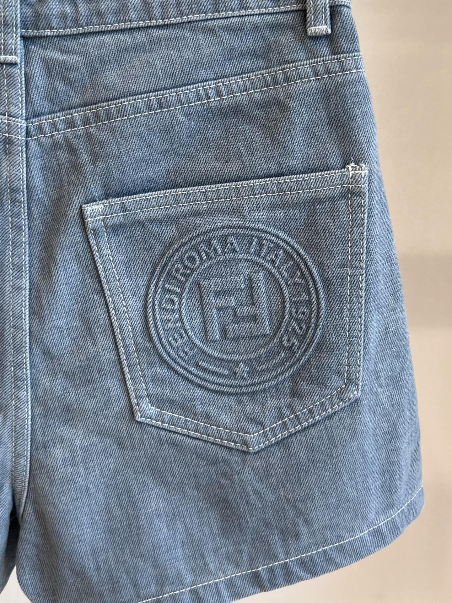 “2025s Fendi Post-Spring Dress: Embossed Jeans with Pure Cotton Fabric” - 图片 4