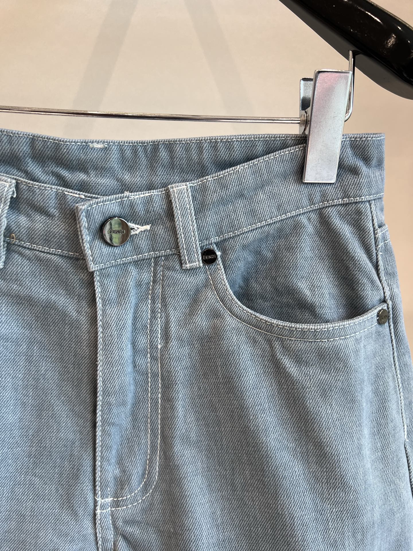 “2025s Fendi Post-Spring Dress: Embossed Jeans with Pure Cotton Fabric” - 图片 3