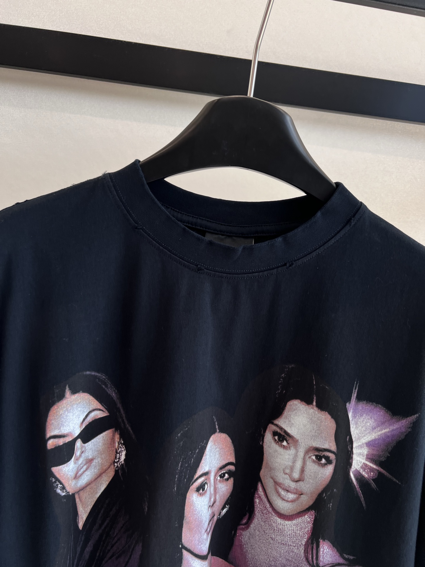 “Balenciaga Kardashian Style: 2025 Spring/Summer Women’s Cotton Suit with Short Sleeves” - 图片 2