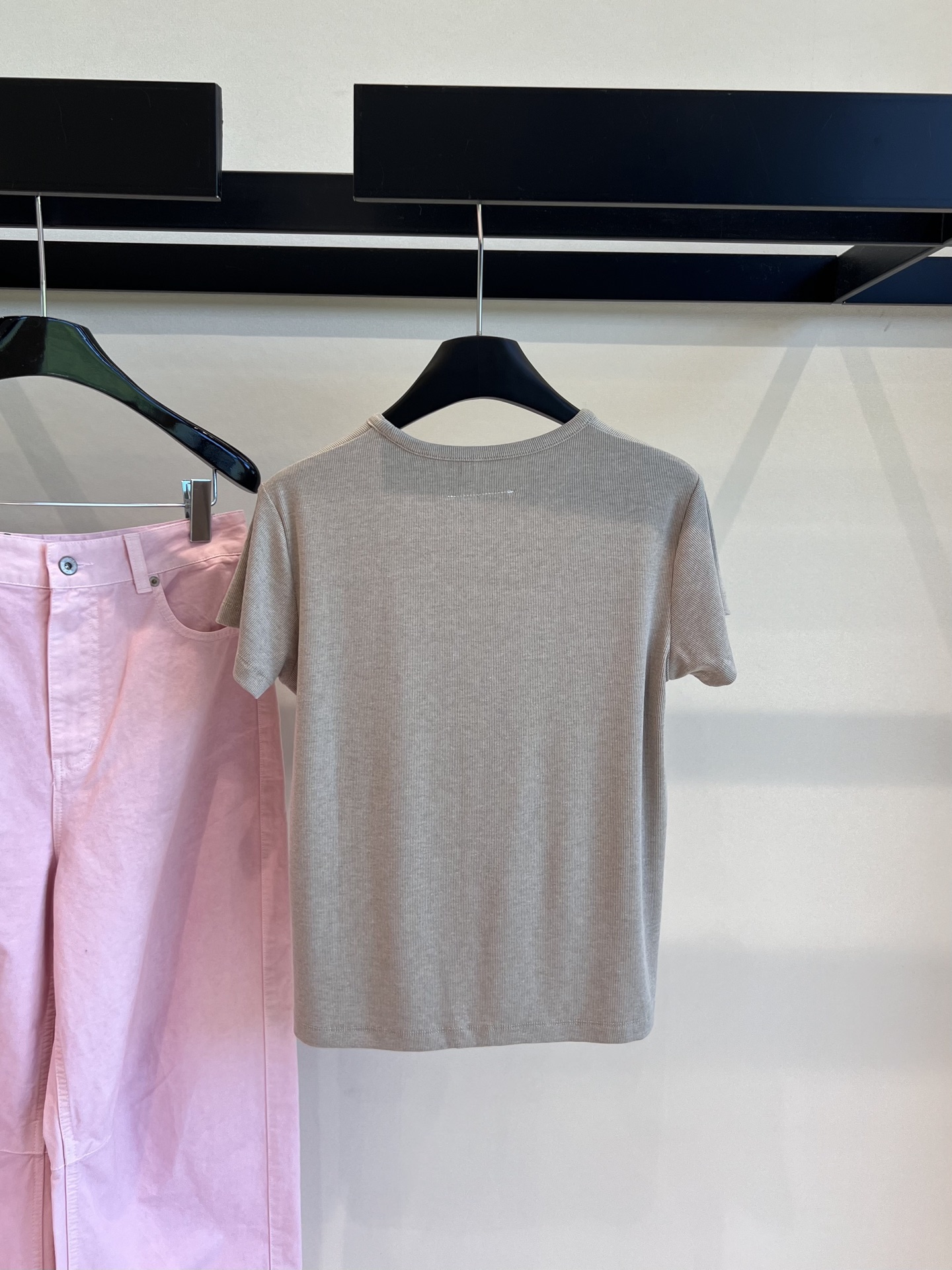 Stylish Spring-Summer Outfit: P414 Dress, Margiela T-shirt, Jeans – Size SML - 图片 6