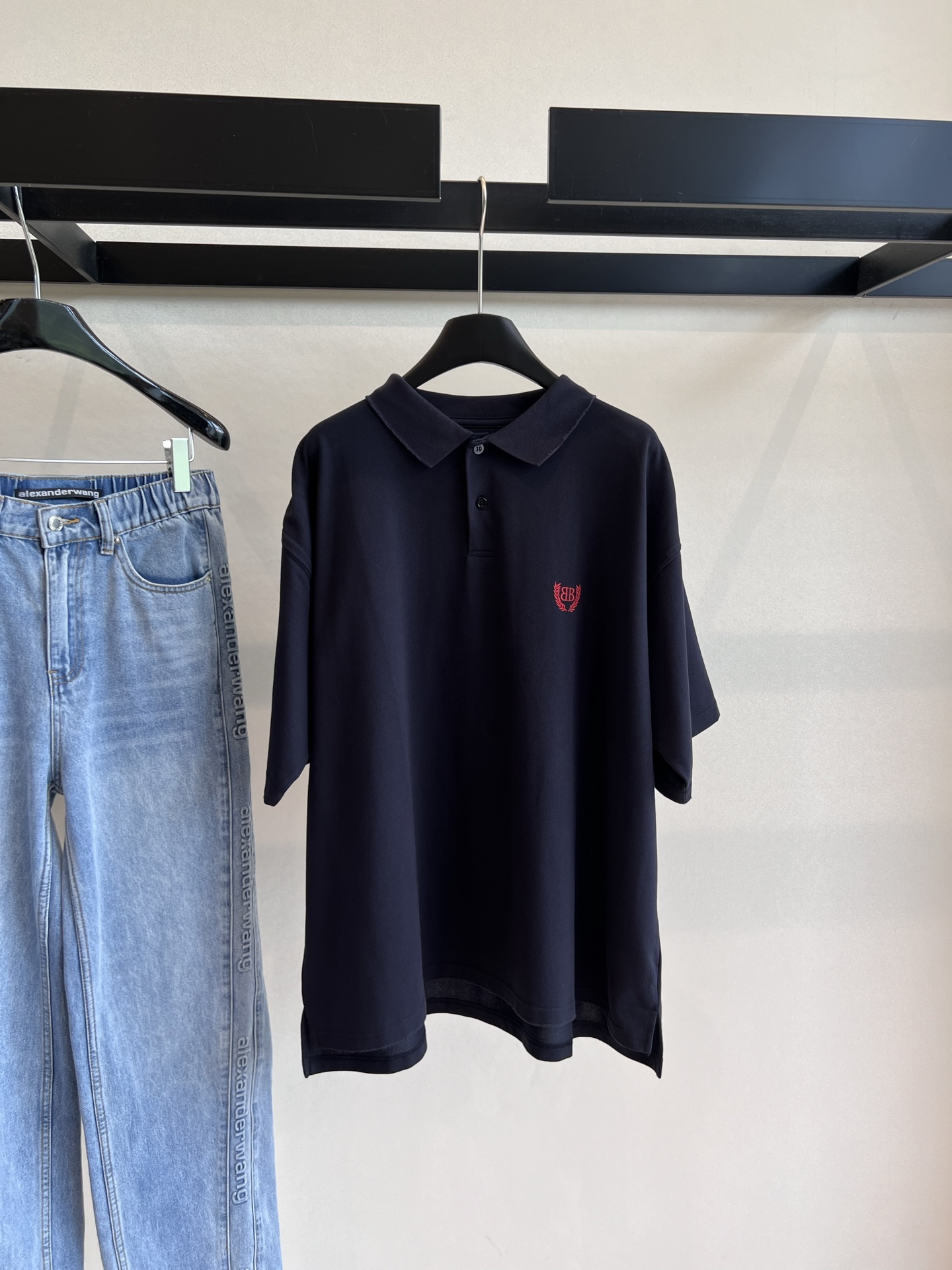 “2025s Balenciaga McEe Embroidered Polo T-shirt: Stylish and Versatile Cotton Top” - 图片 1