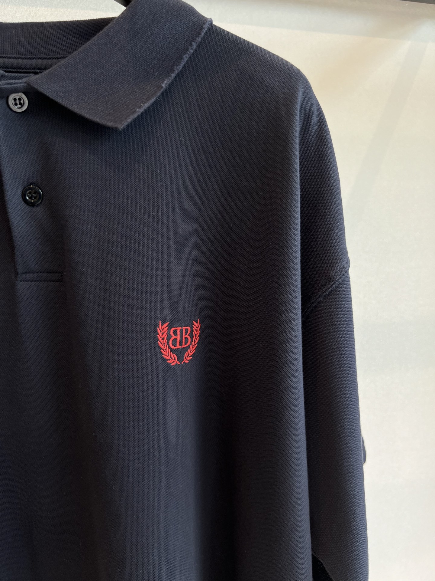 “2025s Balenciaga McEe Embroidered Polo T-shirt: Stylish and Versatile Cotton Top” - 图片 3