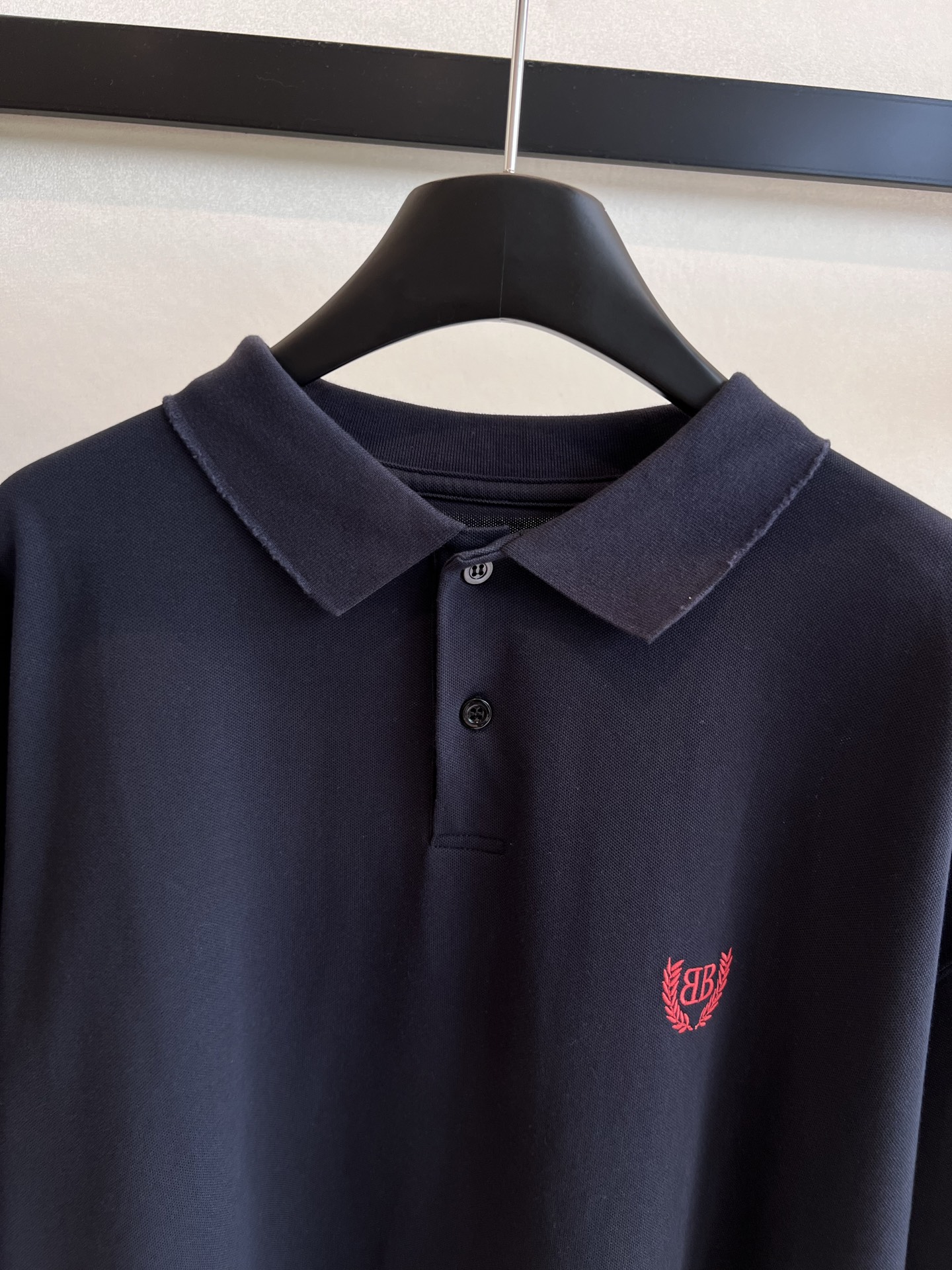 “2025s Balenciaga McEe Embroidered Polo T-shirt: Stylish and Versatile Cotton Top” - 图片 2