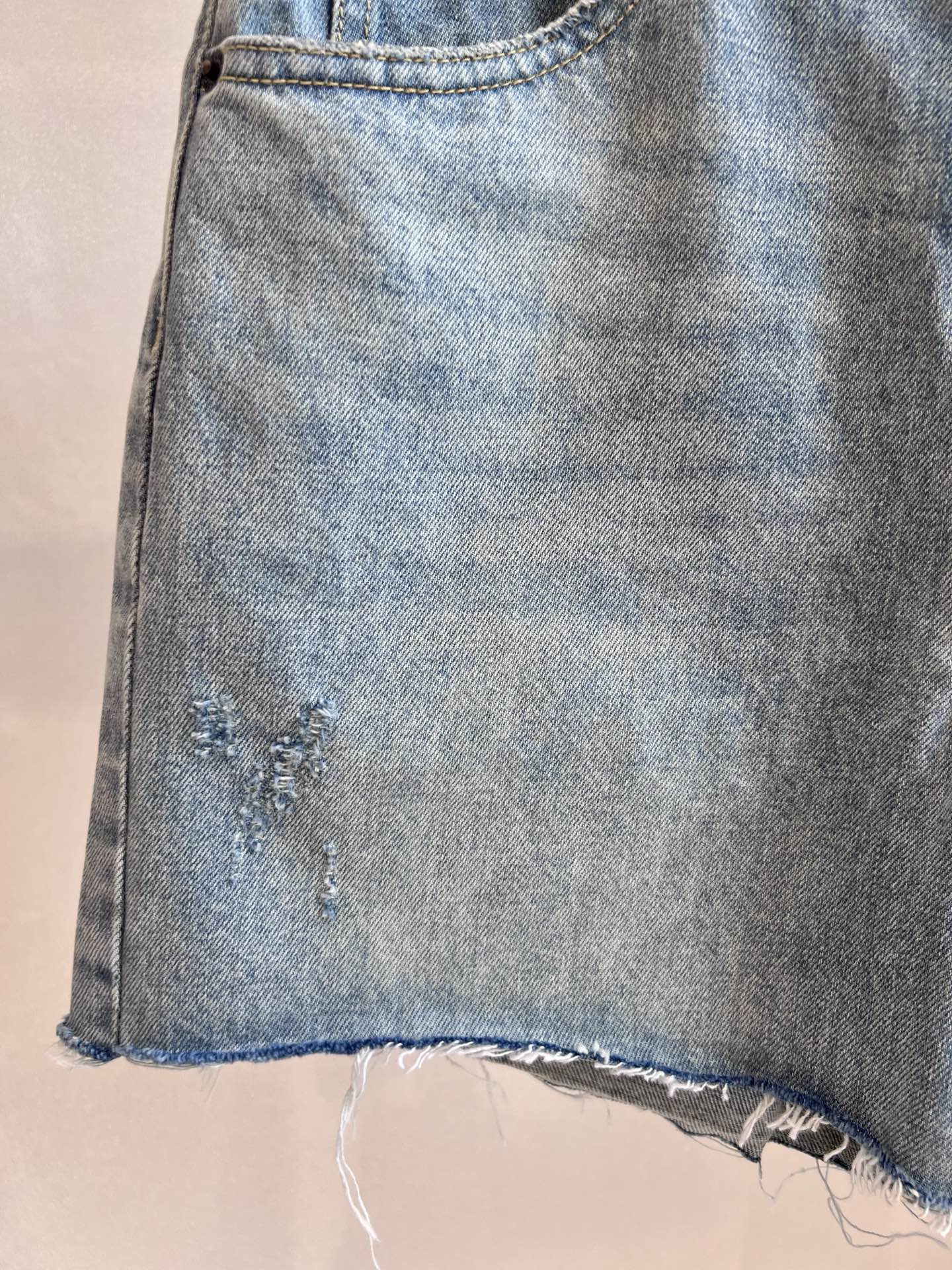 Celine Retro High-Density Cotton Calve Shorts for Spring/Summer 2025 - 图片 4