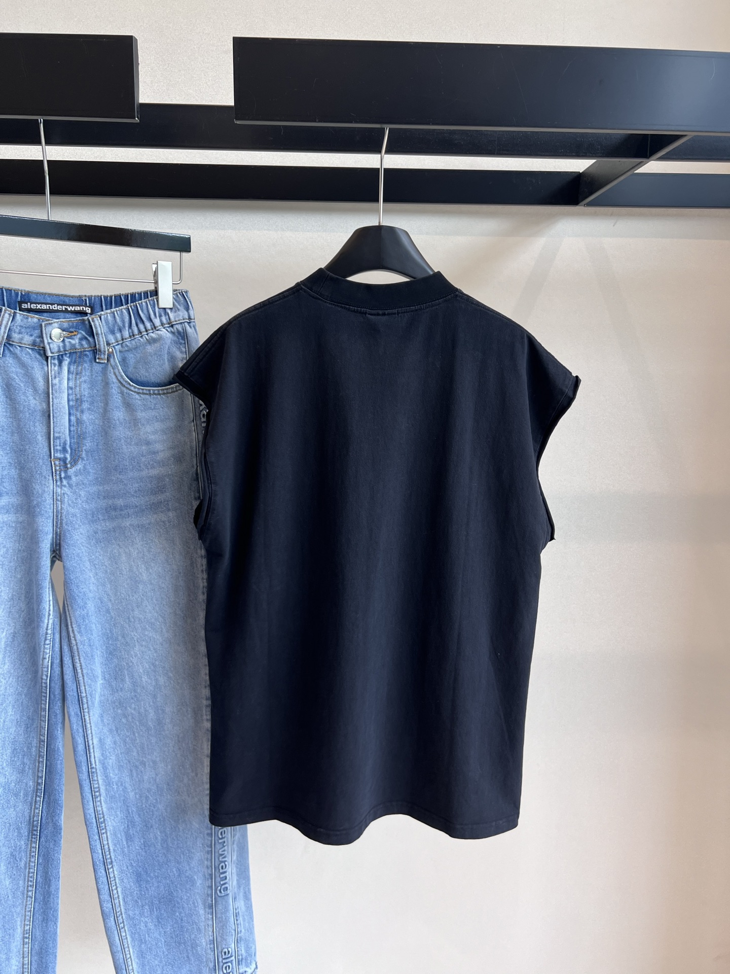 “Balenciaga 2025s Female Suit Upgrade with Los Angeles Nightscape Vest for Spring/Summer” - 图片 6