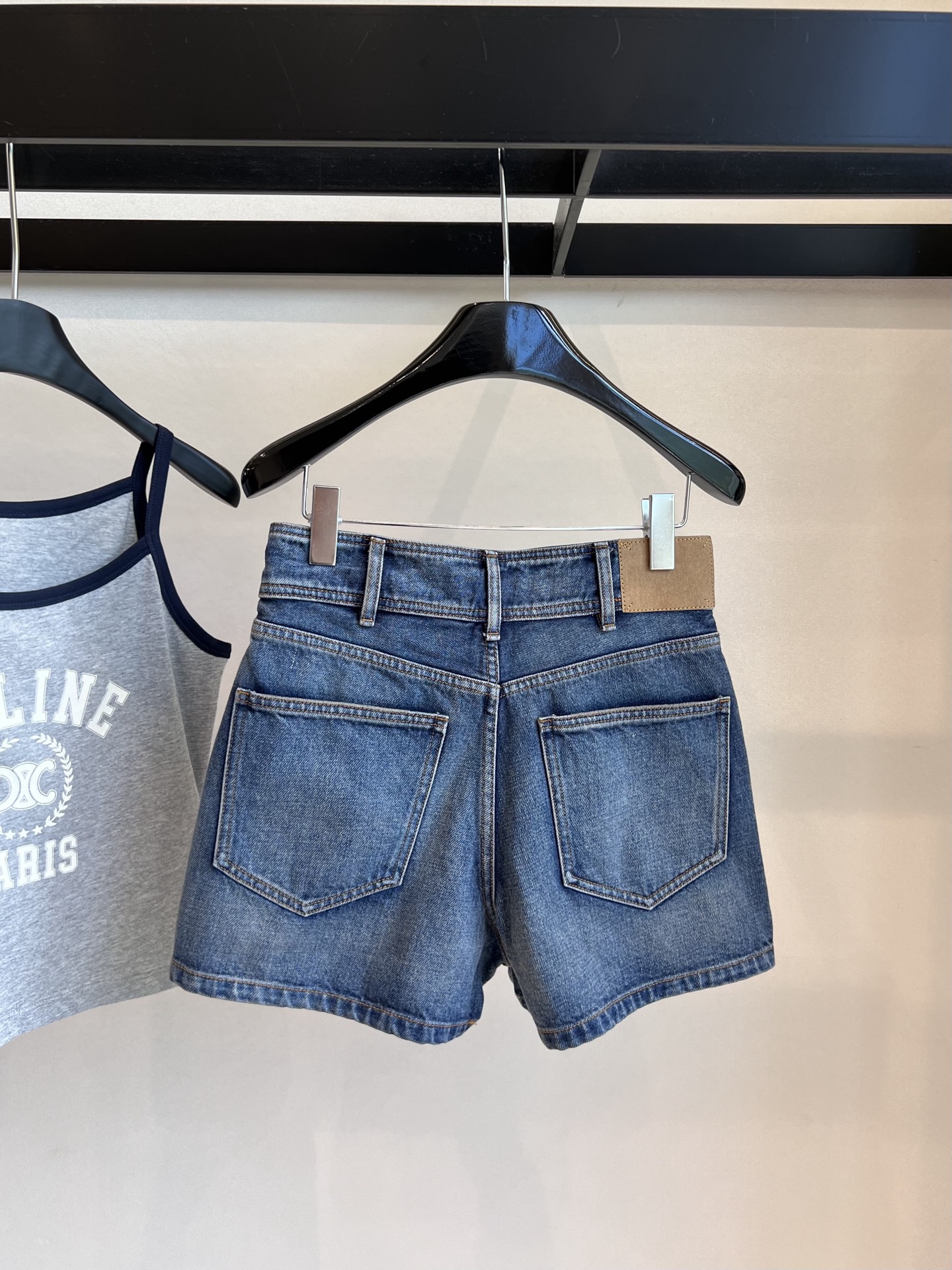 2025s Retro-Blue High Waist Shorts by CELINE: Stylish and Comfortable Cowboy Chic - 图片 6