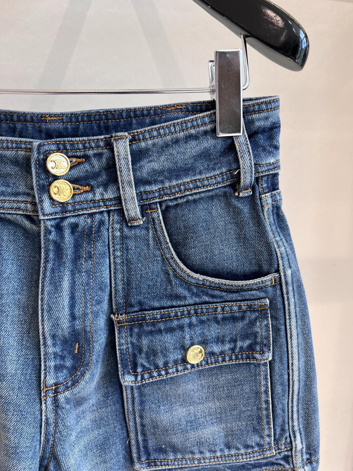 2025s Retro-Blue High Waist Shorts by CELINE: Stylish and Comfortable Cowboy Chic - 图片 3