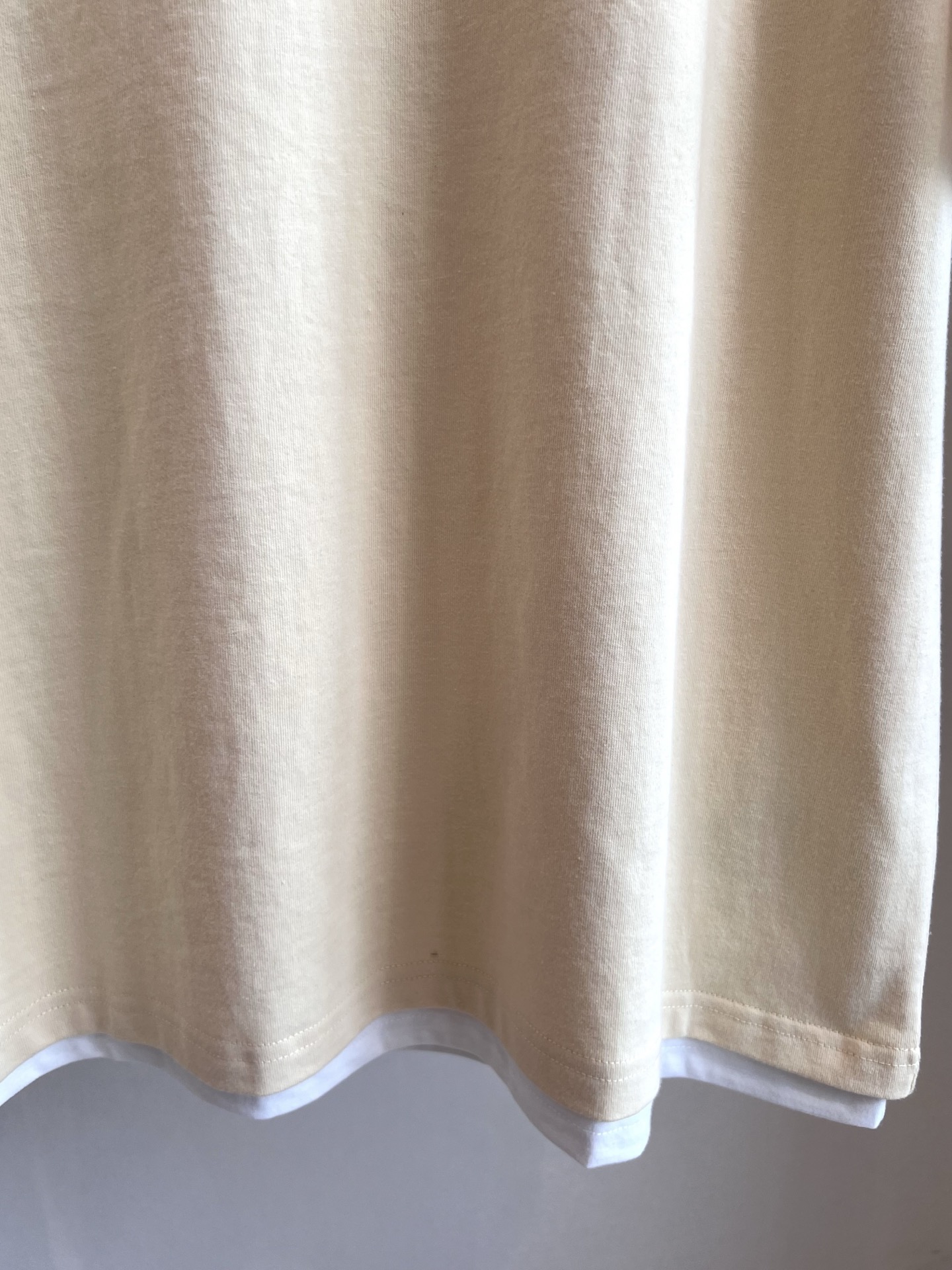 JILSANDER Spring & Summer Collection: Squawk Dress & Letter-Printed T-shirts in Cotton - 图片 4