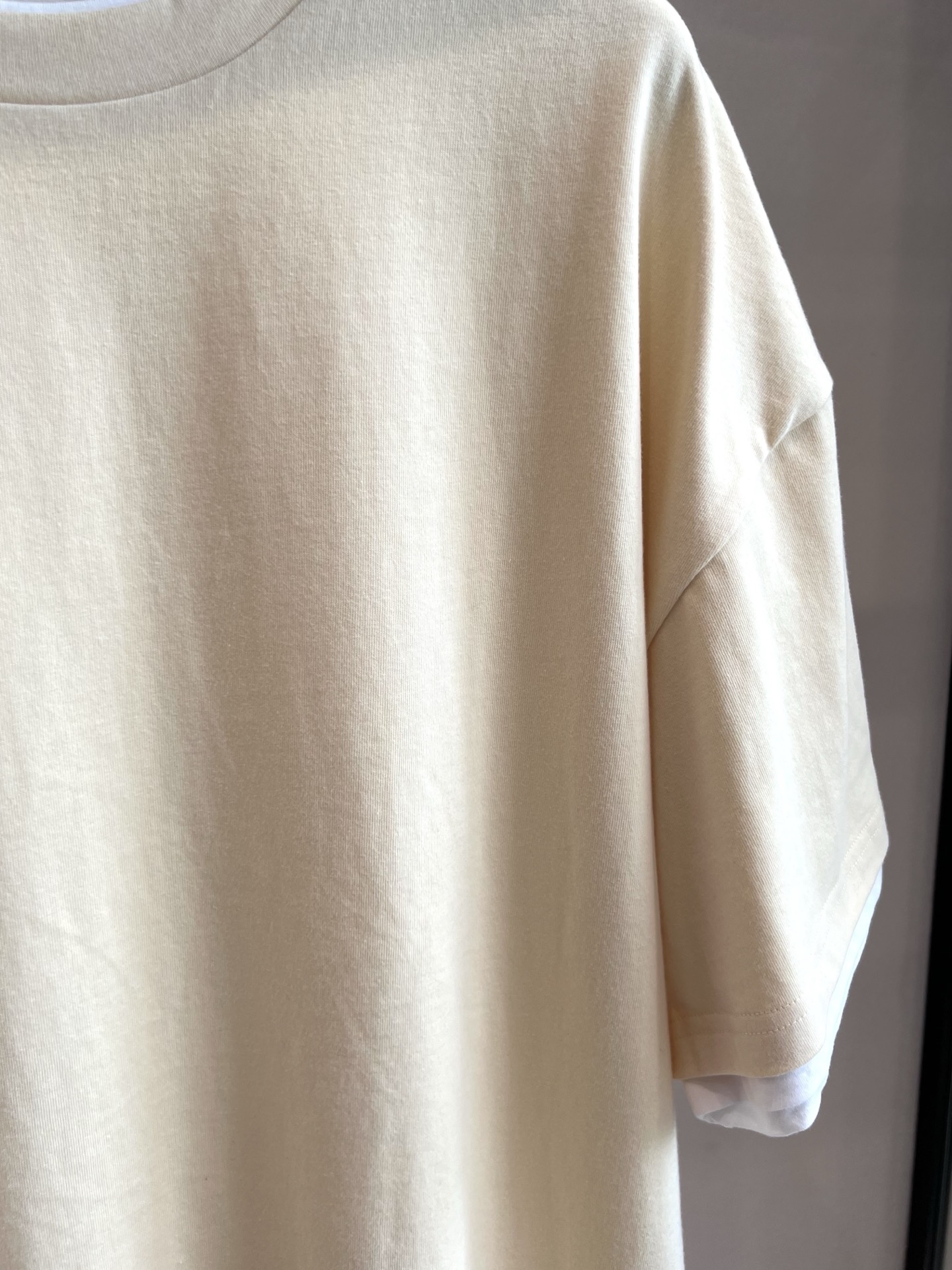 JILSANDER Spring & Summer Collection: Squawk Dress & Letter-Printed T-shirts in Cotton - 图片 3