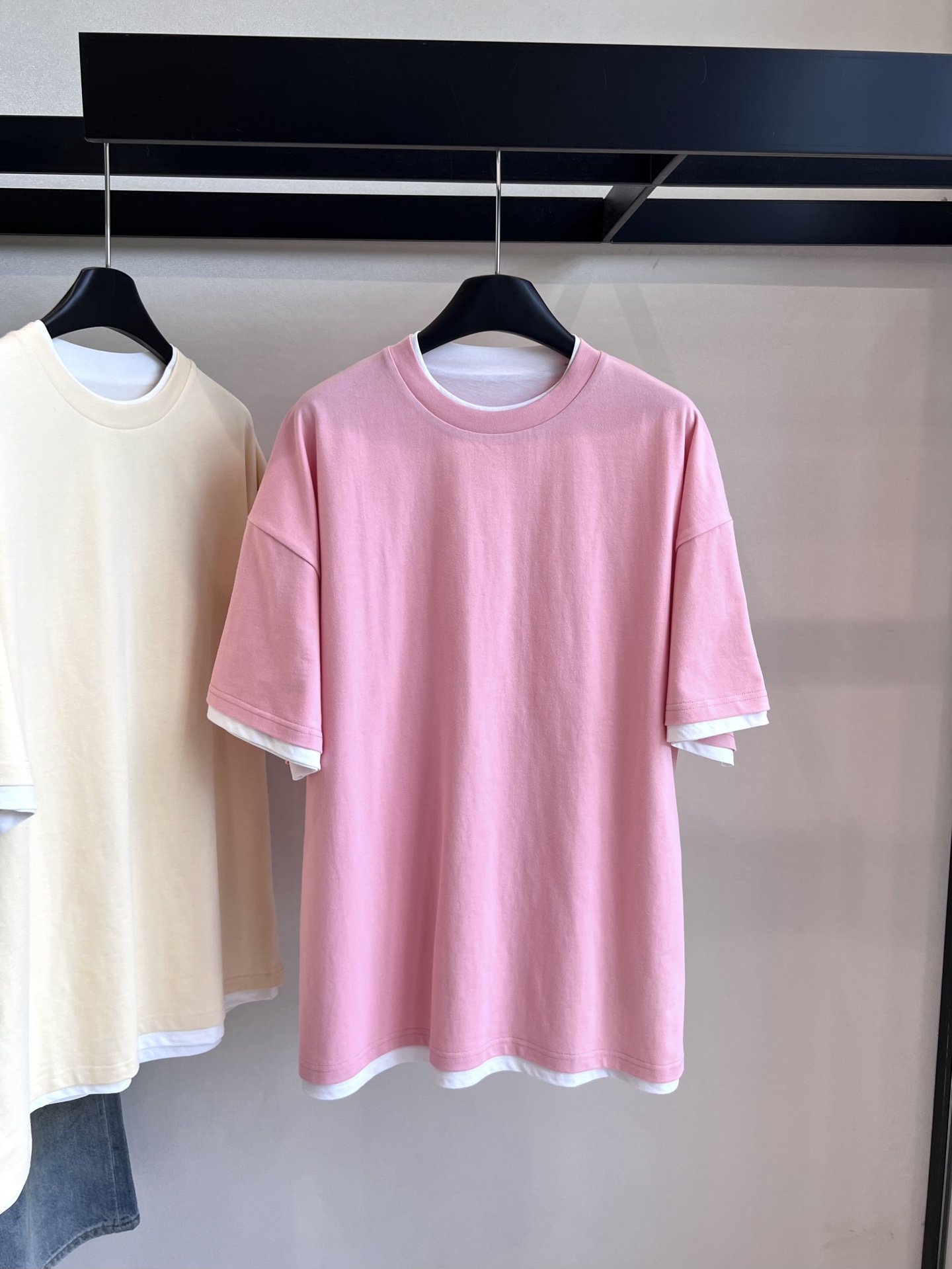 JILSANDER Spring & Summer Collection: Squawk Dress & Letter-Printed T-shirts in Cotton - 图片 8