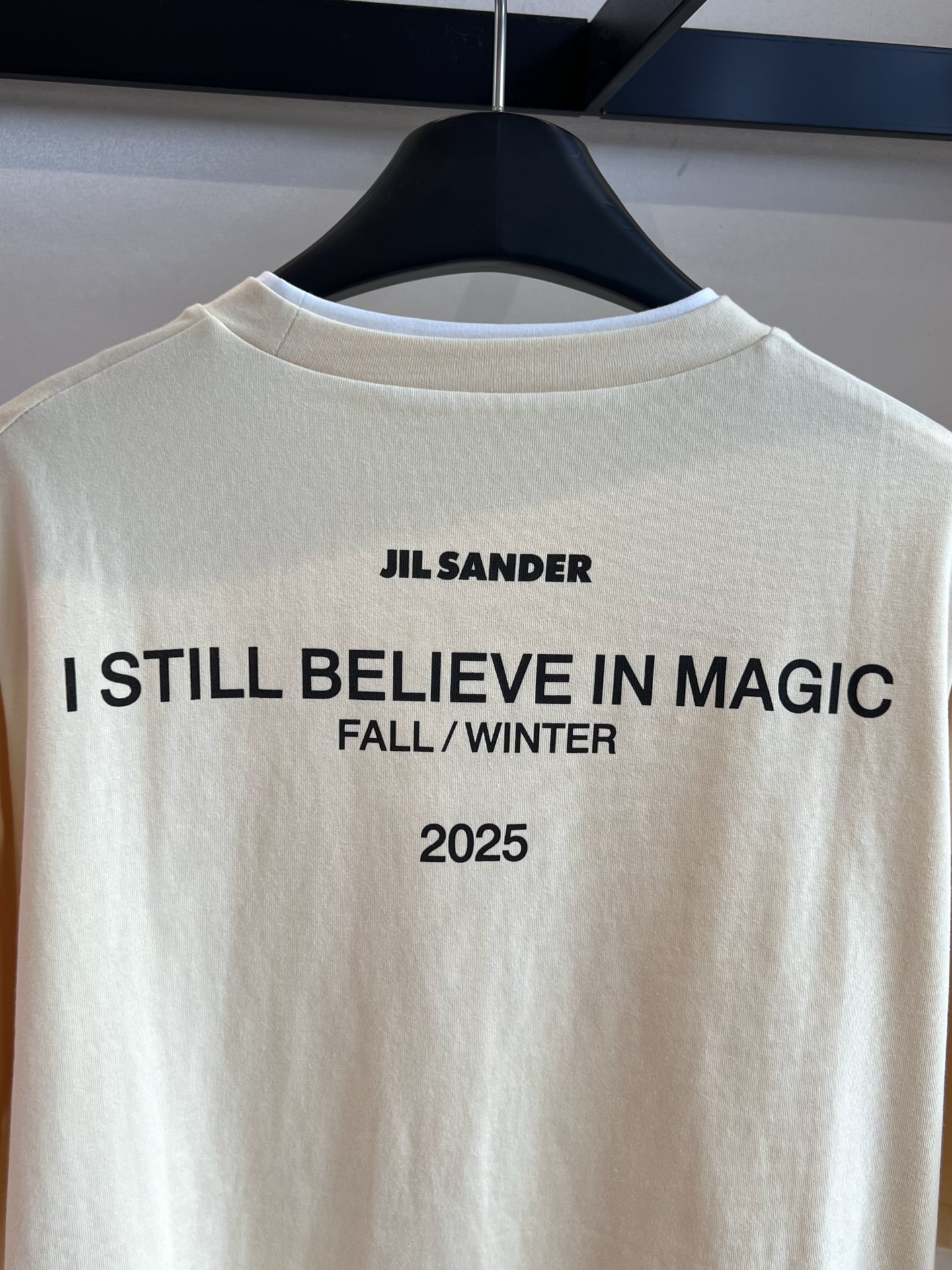 JILSANDER Spring & Summer Collection: Squawk Dress & Letter-Printed T-shirts in Cotton - 图片 6