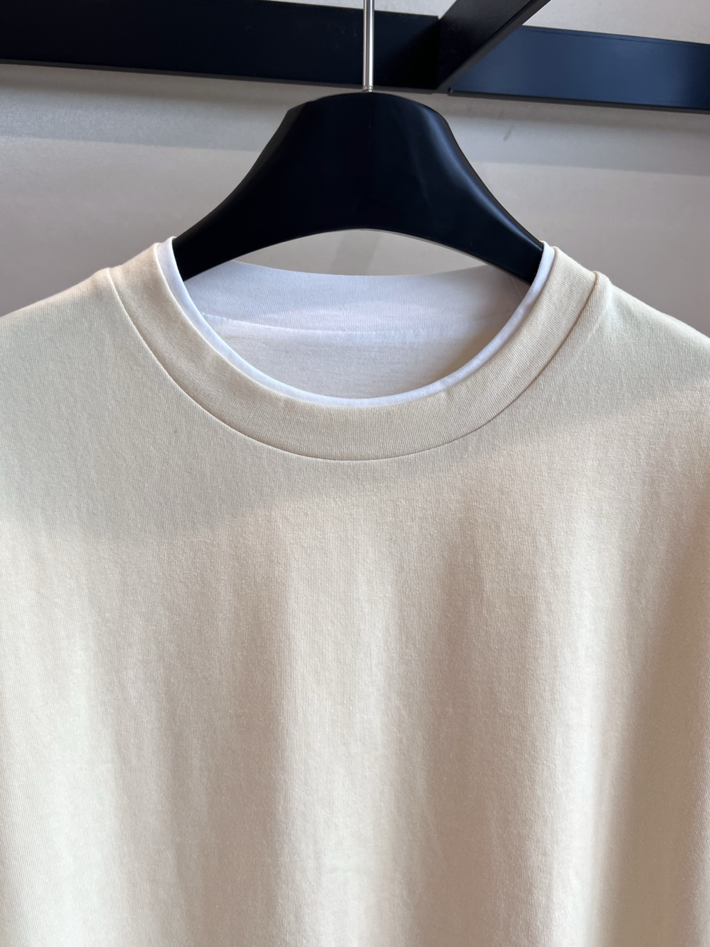 JILSANDER Spring & Summer Collection: Squawk Dress & Letter-Printed T-shirts in Cotton - 图片 2