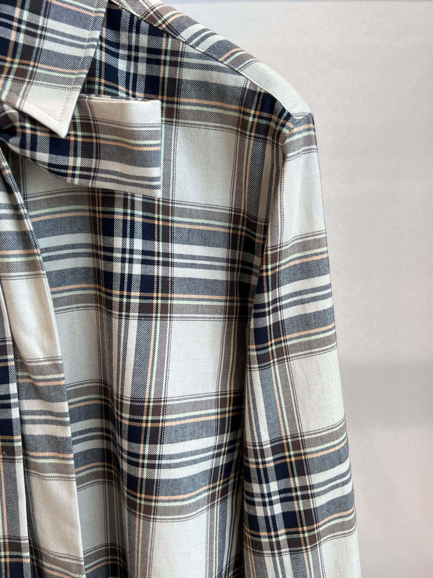 “2025 Fashion: YSL Reggae Embroidered Tie, Summer Style Shirts in Neutral Design – Cotton Comfort” - 图片 3
