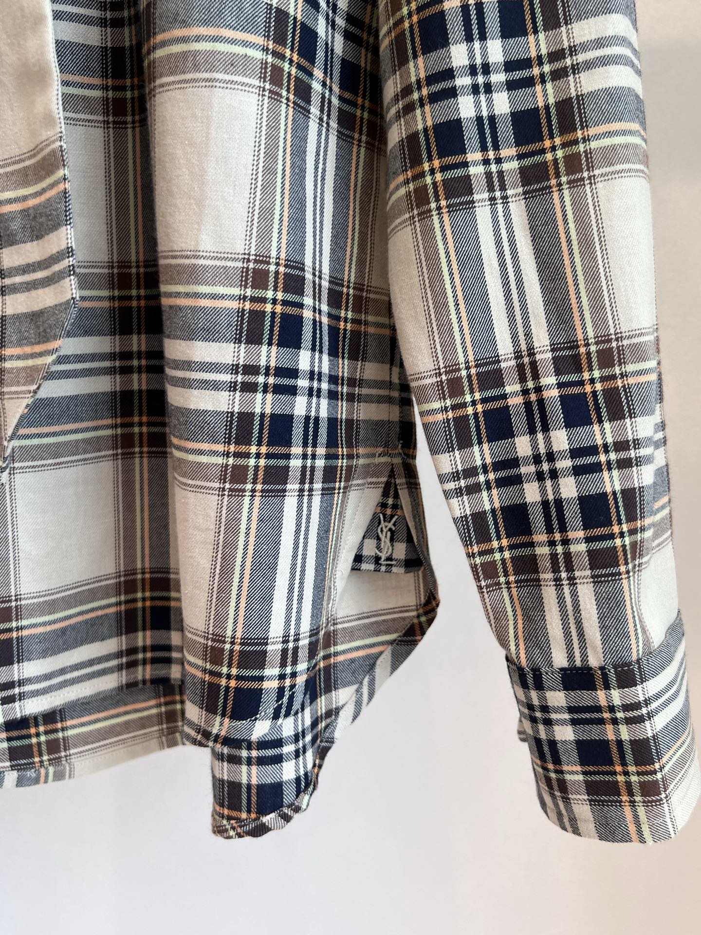 “2025 Fashion: YSL Reggae Embroidered Tie, Summer Style Shirts in Neutral Design – Cotton Comfort” - 图片 4