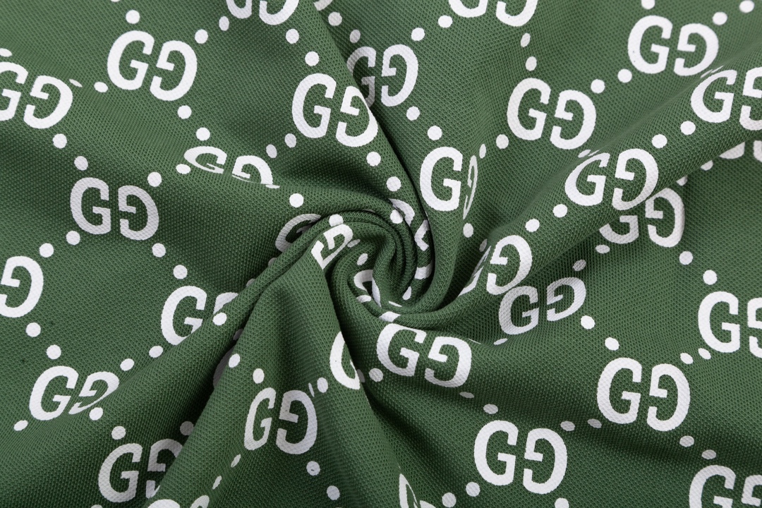 “Gucci Gooch Upgrade: 80s-Inspired Polo with Custom Fabric and Comfortable Fit” - 图片 7