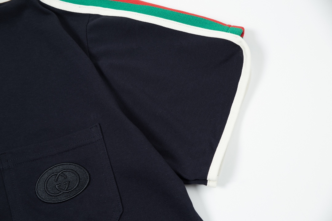“Gucci Double G Logo Polo: 1980s Inspired Upgrade, Custom Dyed, Comfortable Knitwear” - 图片 6