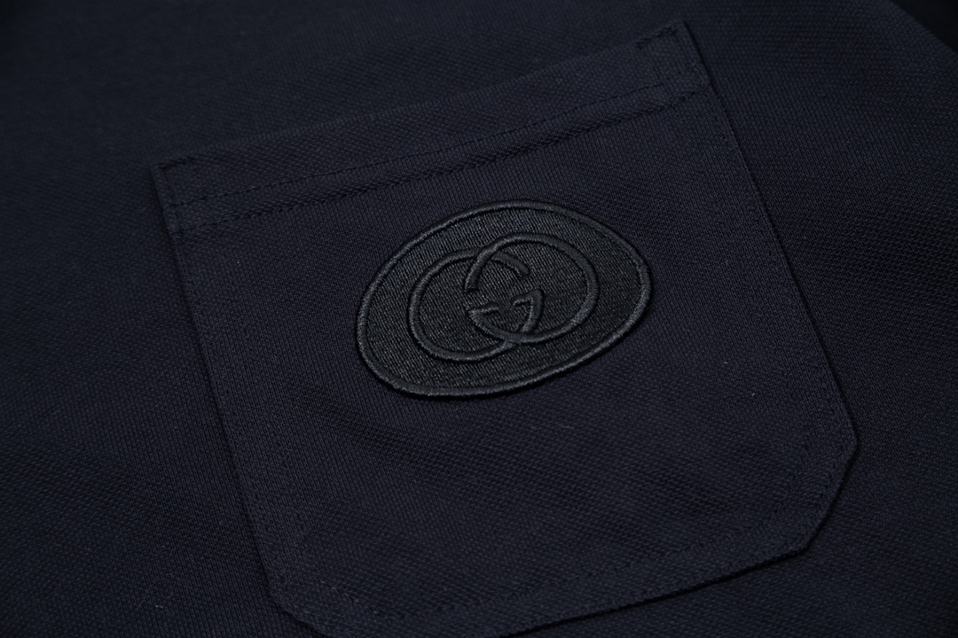 “Gucci Double G Logo Polo: 1980s Inspired Upgrade, Custom Dyed, Comfortable Knitwear” - 图片 4