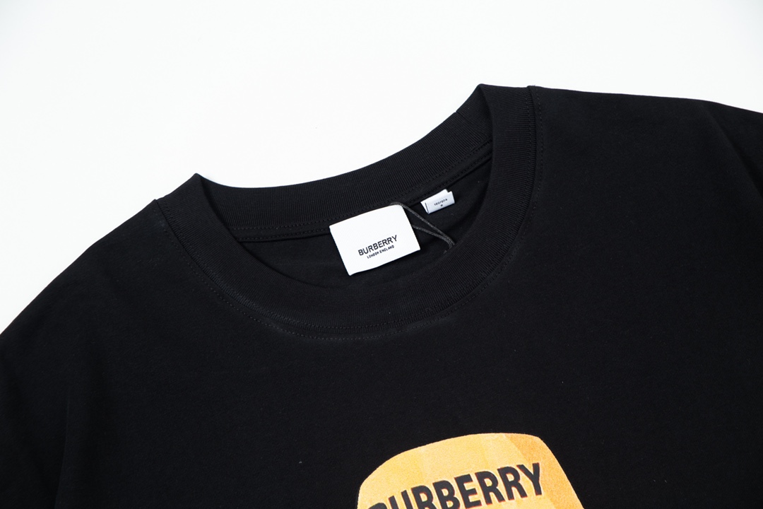 Burberry and Baboli: Classic Upgrade Inspired by 1980s Fashion Trends - 图片 2