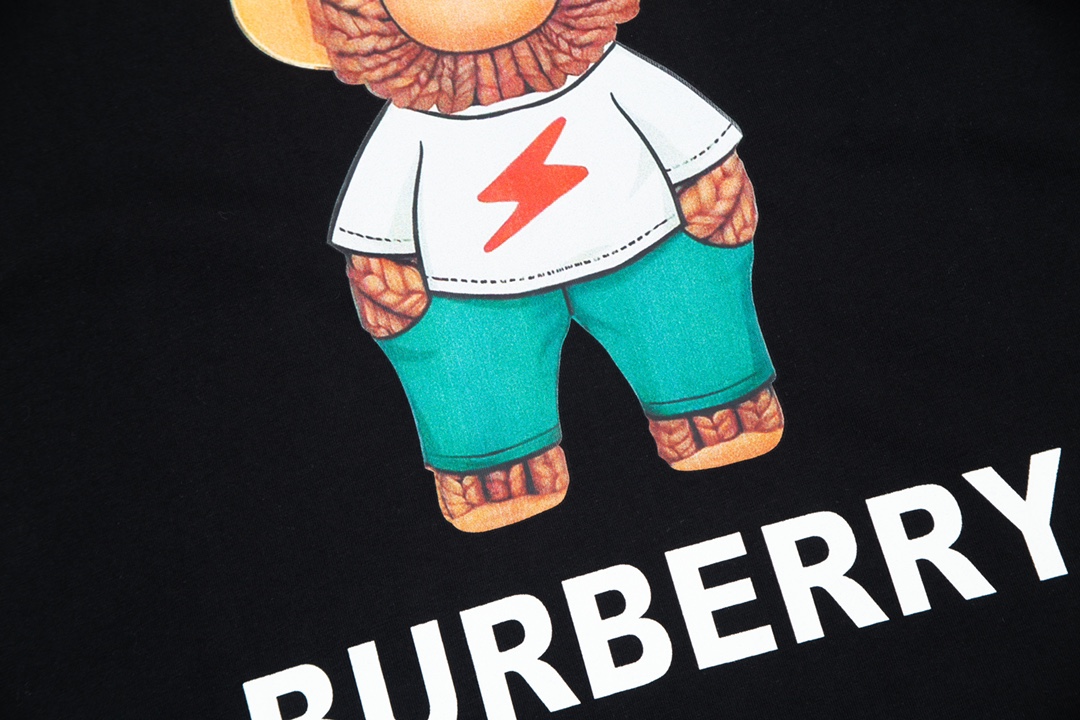 Burberry and Baboli: Classic Upgrade Inspired by 1980s Fashion Trends - 图片 7