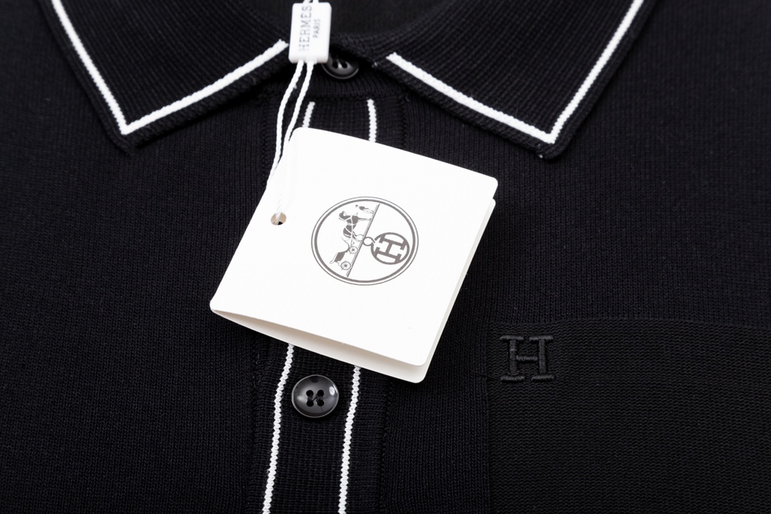 Retro-Inspired Knitted Polo with Custom Details for Men and Women - 图片 3