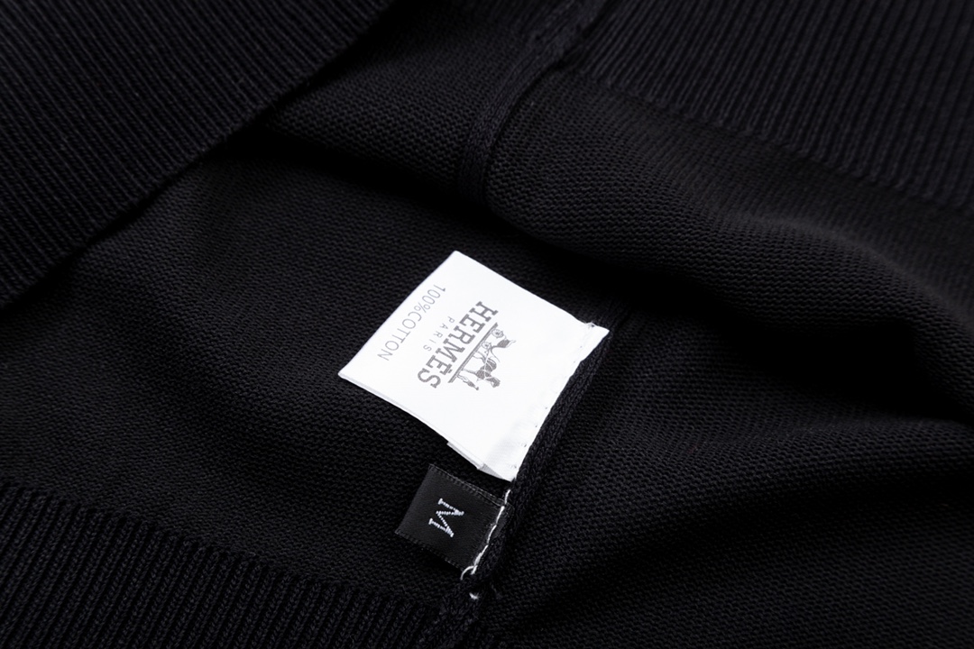 Retro-Inspired Knitted Polo with Custom Details for Men and Women - 图片 8