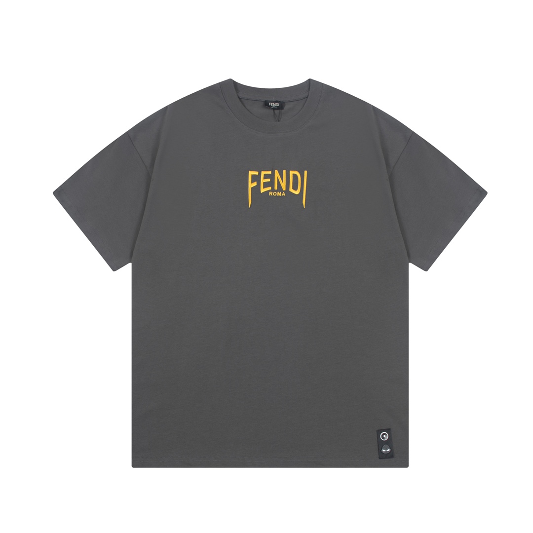 FENDI 芬迪 Camiseta de manga corta con estampado de graffiti de letras en la espalda, logo refinado, inspirada en el esti…