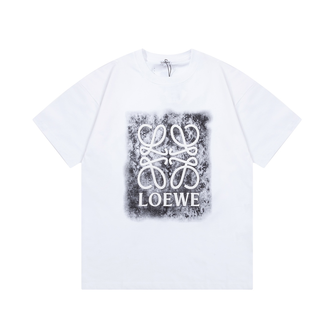 🅿️95 LOEWE 罗意威 大涂鸦字母印花 大Logo精致升级，灵感源自八十年代复古 原版面料 官方同款 短袖T恤 定制260克同缸染面料 手感非常舒服 春夏最新砖柜同步 时尚又个性 超级百搭好看的一款 男女都非常合适 人手必备款 吊…