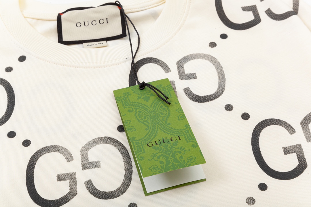 GUCCI 古驰 字母满印LOGO 大花纹短袖T恤 Logo标识精致升级