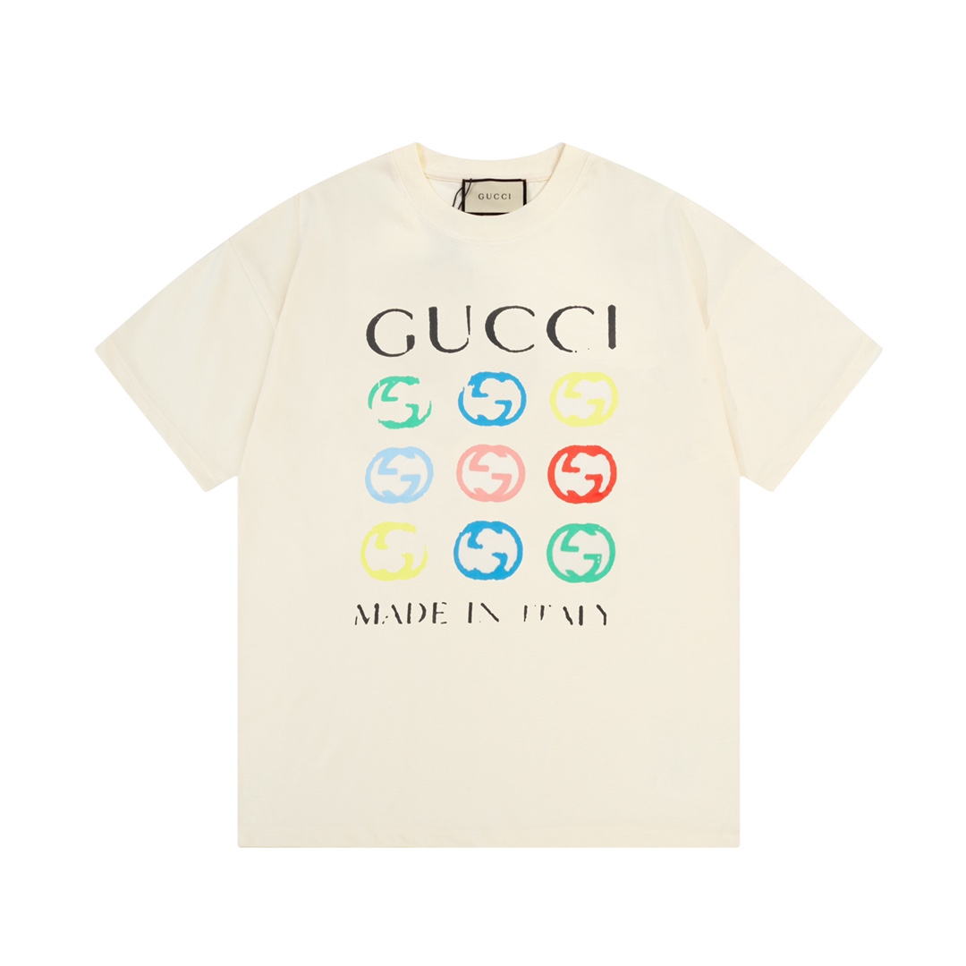 GUCCI 古驰 双G字母 九宫格印花 Logo标识精致升级，灵感源自八十年代复古 原版面料 官方同款 短袖T恤 定制260克同缸染面料 手感非常舒服 春夏最新砖柜同步 时尚又个性 超级百搭好看 男女都非常合适 人手必备款 吊牌 领标 水…