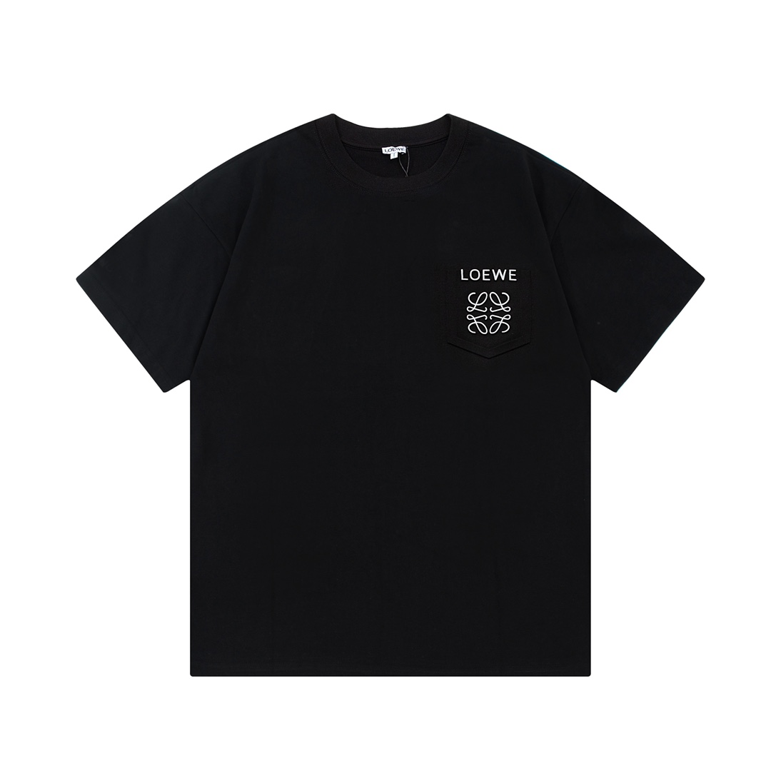 🅿️95 LOEWE 罗意威 3M立体字母凹凸压印 Logo精致升级，灵感源自八十年代复古 原版面料 官方同款 短袖T恤 定制同缸染面料 手感非常舒服 春夏最新砖柜同步 时尚又个性 超级百搭好看 男女都非常合适 人手必备款 吊牌 领标 …
