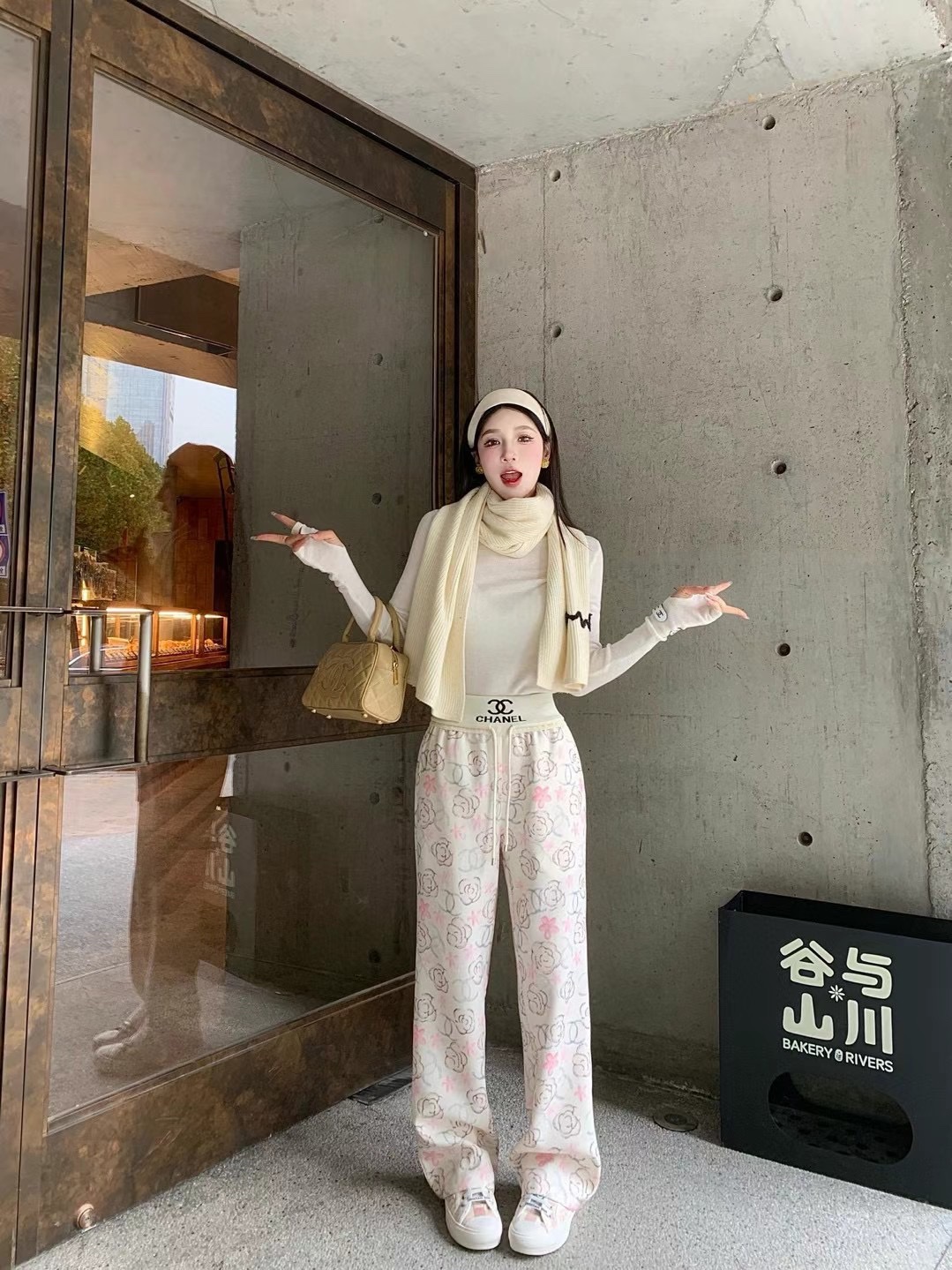 NO:314296,Model number D24121474 Chane* new style ink double C camellia print decorative waist logo logo elastic waist splicing fashionable versatile wide-leg pants casual trousers!  (M size waist circumference 64~68 elastic, hip circumference 102, pants length 102), chanel, alexander wang19860909款号D24121474 Chane*新款 水墨双C山茶花印花装饰腰间logo标志弹力腰拼接时尚百搭阔腿裤休闲长裤！（M码腰围64～68松紧,臀围102,裤长102）,,chanel,alexander wang,Women's clothing