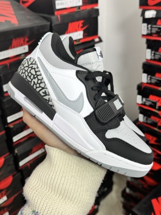 440?国内最强312 新货 Nike Aj312 影子灰配色! YS代工厂流出货物 之前一直走平台的一批货 从未流出过市场 所以价格偏贵 别拿通货来碰瓷 ! 原厂鞋型 原厂正确爆裂纹 原厂正确皮料 市售大多爆裂纹一眼假 仔细去看就知道 原厂鞋垫刷胶 原厂复印鞋标 原厂中底材质 打破312无好货的局面 目前市售唯一原厂货! 所拍即所得 配色很多 陆续出齐 支持得物App鉴定 支持无理由售后! 440?国内最强312 新货 Nike Aj312 影子灰配色! YS代工厂流出货物 之前一直走平台的一批货 从未流出过市场 所以价格偏贵 别拿通货来碰瓷 ! 原厂鞋型 原厂正确爆裂纹 原厂正确皮料 市售大多爆裂纹一眼假 仔细去看就知道 原厂鞋垫刷胶 原厂复印鞋标 原厂中底材质 打破312无好货的局面 目前市售唯一原厂货! 所拍即所得 配色很多 陆续出齐 支持得物App鉴定 支持无理由售后!