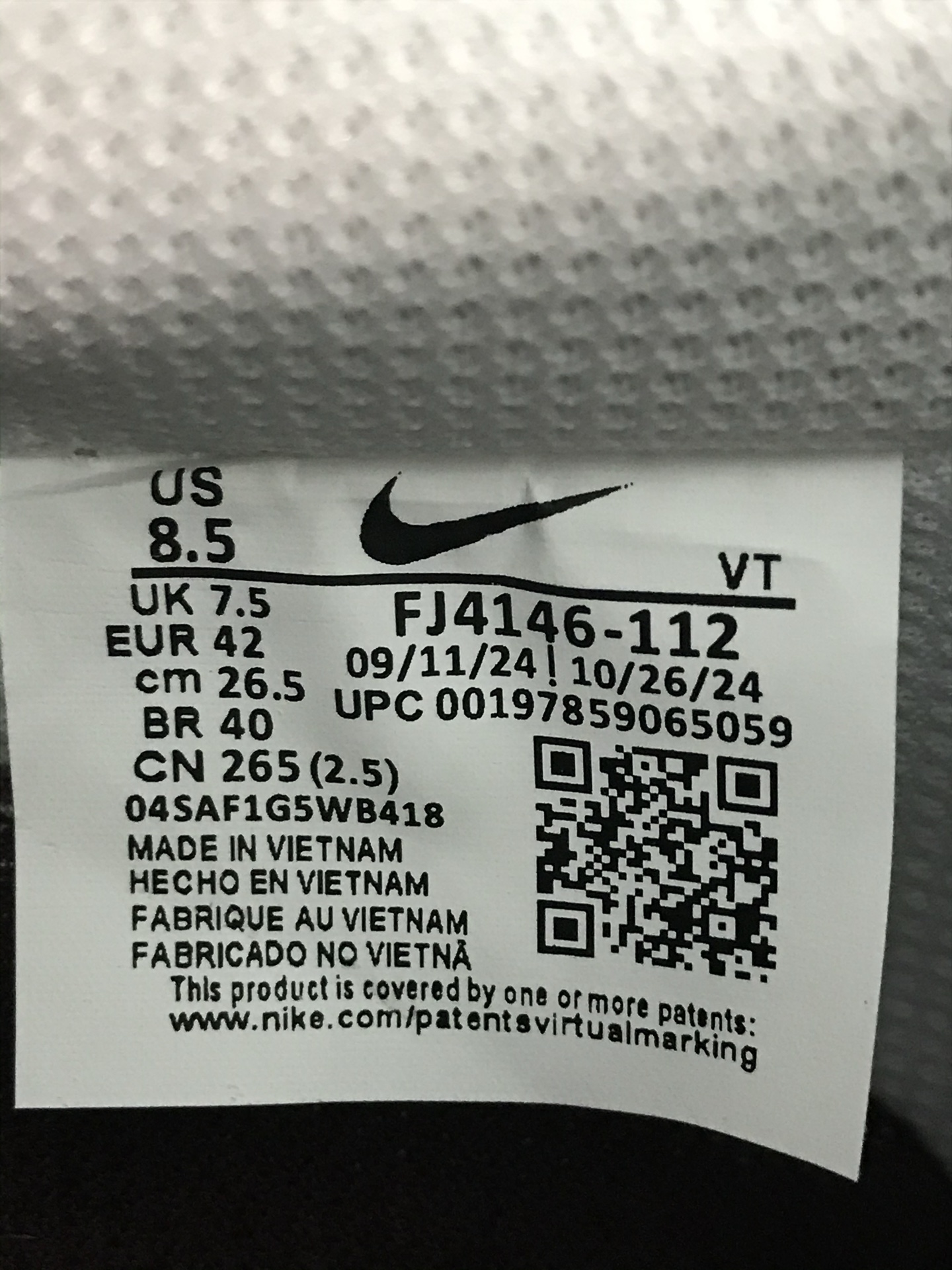 260💰
Nike Air Force 1 舒适百搭时尚 防滑耐磨 低帮 板鞋 男款白色

以其简洁纯净的白色为主色调，鞋面干净利落，无过多繁杂装饰，鞋身线条流畅，从鞋头到鞋跟过渡自然，展现出简约之美！
鞋侧的swoosh标志醒目且动感，鞋舌、鞋跟处有品牌标识 鞋钩采用酒红色！

VT代工厂流出 国内最强批次 支持过验！
CT3839-100