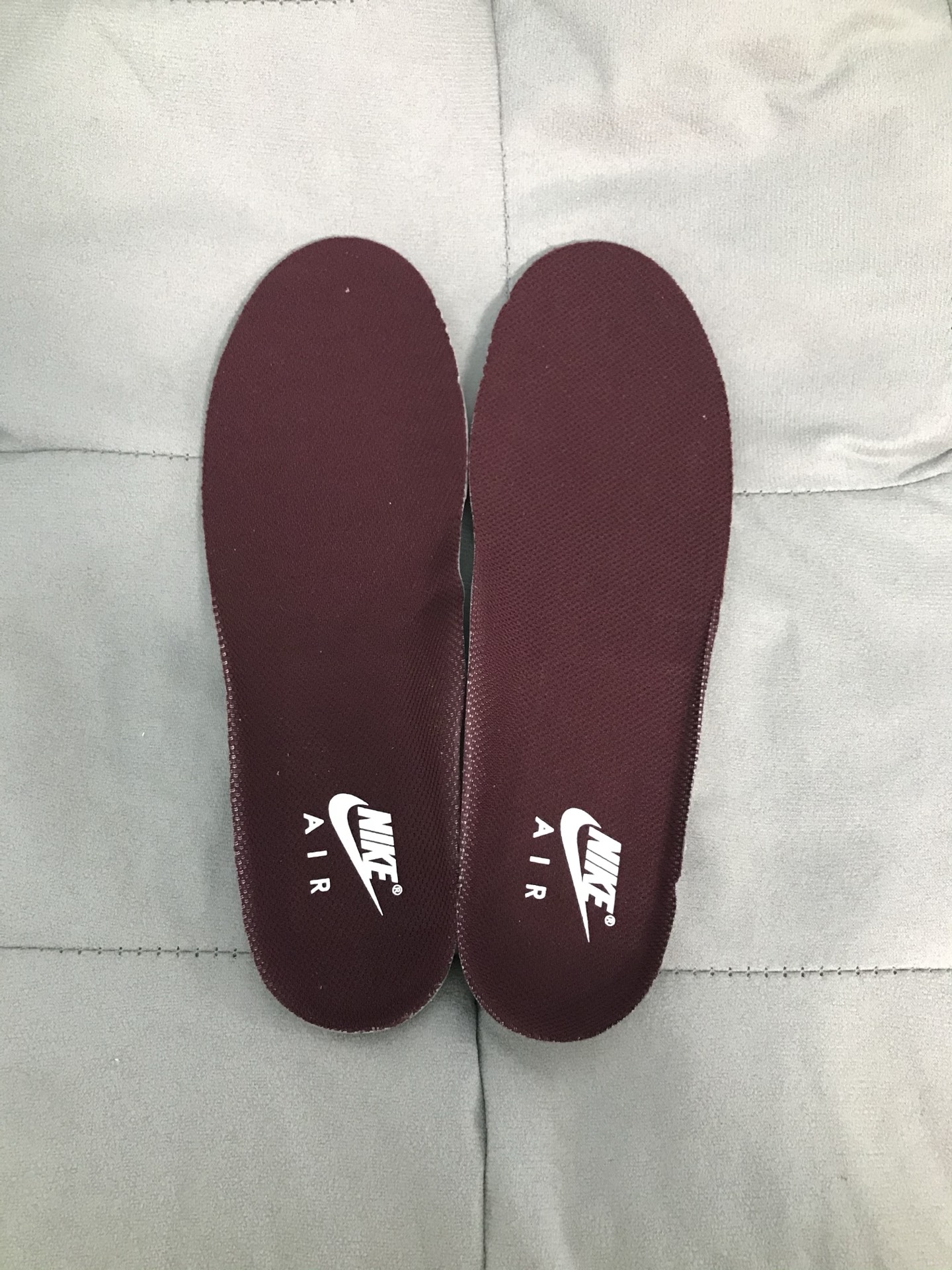 260💰
Nike Air Force 1 舒适百搭时尚 防滑耐磨 低帮 板鞋 男款白色

以其简洁纯净的白色为主色调，鞋面干净利落，无过多繁杂装饰，鞋身线条流畅，从鞋头到鞋跟过渡自然，展现出简约之美！
鞋侧的swoosh标志醒目且动感，鞋舌、鞋跟处有品牌标识 鞋钩采用酒红色！

VT代工厂流出 国内最强批次 支持过验！
CT3839-100