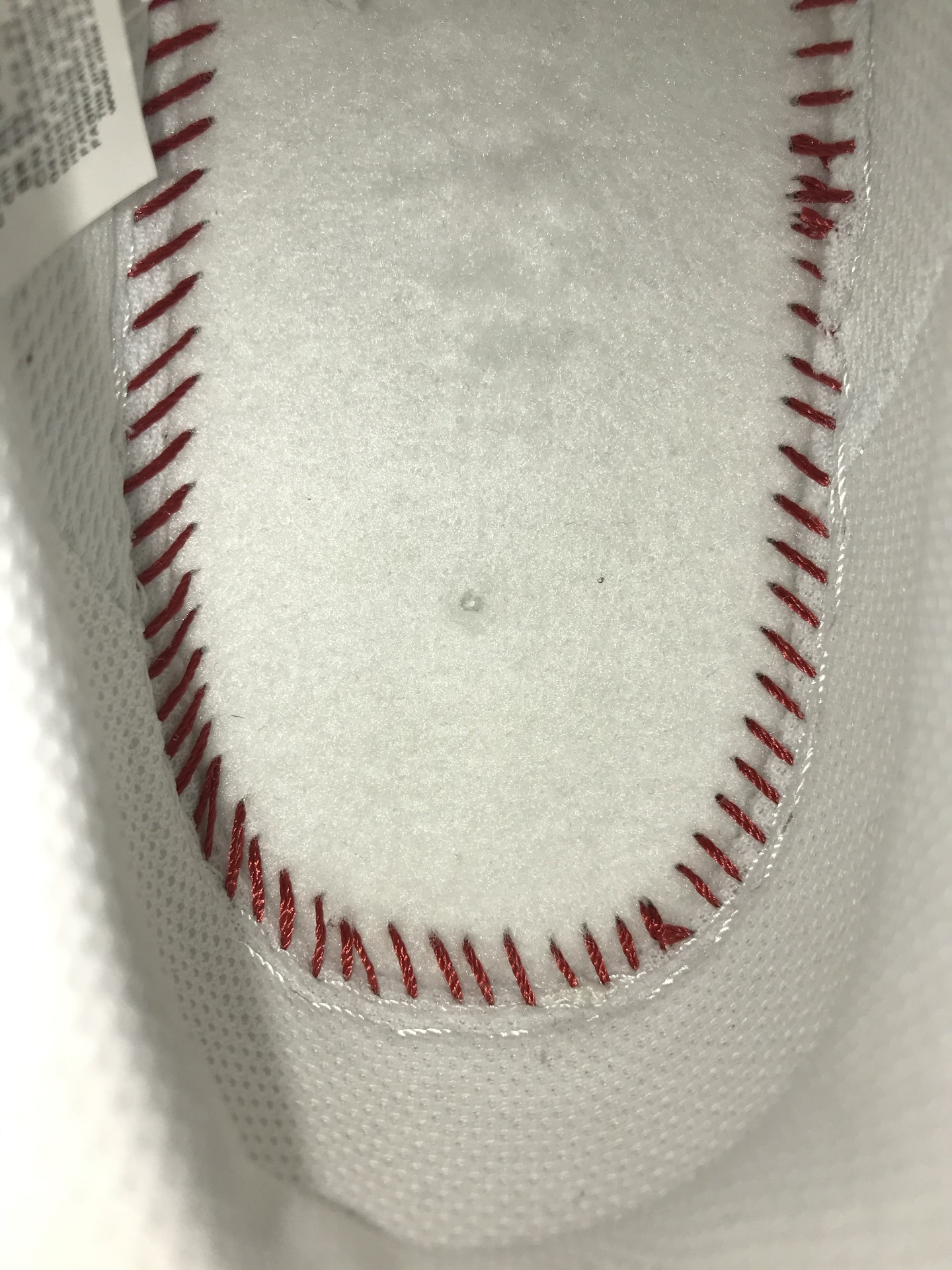 260💰
Nike Air Force 1 舒适百搭时尚 防滑耐磨 低帮 板鞋 男款白色

以其简洁纯净的白色为主色调，鞋面干净利落，无过多繁杂装饰，鞋身线条流畅，从鞋头到鞋跟过渡自然，展现出简约之美！
鞋侧的swoosh标志醒目且动感，鞋舌、鞋跟处有品牌标识 鞋钩采用酒红色！

VT代工厂流出 国内最强批次 支持过验！
CT3839-100