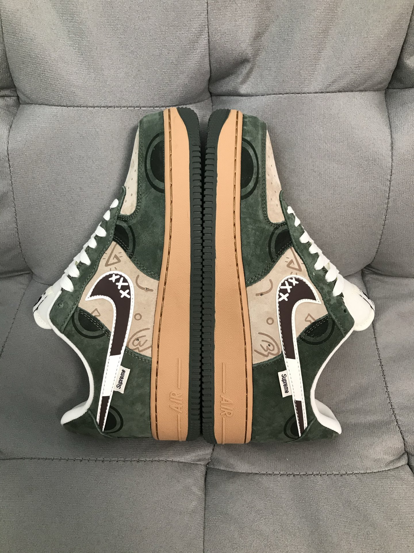 460? Af1 空军定制配色 Supreme粽绿配色 独家定制配色 私人高价定制产品! 原厂原底面组装 VY代工厂流出原底原面 原厂中底拉帮 原厂鞋垫 原厂后跟刺绣 无假款 原本准备高价走国外平台的一批货 销量不好国内贱卖 东西绝对的好东西! 买到赚到 数量不多 上街0撞鞋款式 支持得物App鉴定 支持无理由售后 460? Af1 空军定制配色 Supreme粽绿配色 独家定制配色 私人高价定制产品! 原厂原底面组装 VY代工厂流出原底原面 原厂中底拉帮 原厂鞋垫 原厂后跟刺绣 无假款 原本准备高价走国外平台的一批货 销量不好国内贱卖 东西绝对的好东西! 买到赚到 数量不多 上街0撞鞋款式 支持得物App鉴定 支持无理由售后