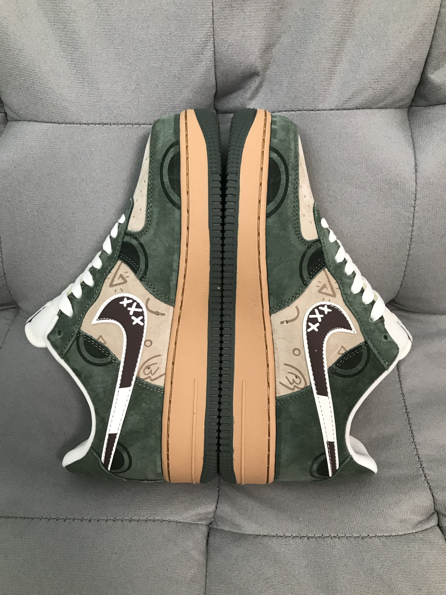 460? Af1 空军定制配色 Supreme粽绿配色 独家定制配色 私人高价定制产品! 原厂原底面组装 VY代工厂流出原底原面 原厂中底拉帮 原厂鞋垫 原厂后跟刺绣 无假款 原本准备高价走国外平台的一批货 销量不好国内贱卖 东西绝对的好东西! 买到赚到 数量不多 上街0撞鞋款式 支持得物App鉴定 支持无理由售后 460? Af1 空军定制配色 Supreme粽绿配色 独家定制配色 私人高价定制产品! 原厂原底面组装 VY代工厂流出原底原面 原厂中底拉帮 原厂鞋垫 原厂后跟刺绣 无假款 原本准备高价走国外平台的一批货 销量不好国内贱卖 东西绝对的好东西! 买到赚到 数量不多 上街0撞鞋款式 支持得物App鉴定 支持无理由售后