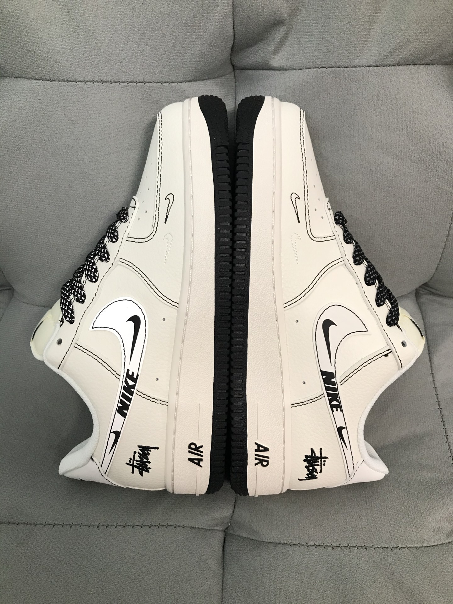 460? Af1 空军定制配色 Stussy黑白配色 独家定制配色 私人高价定制产品! 原厂原底面组装 VF越南代工厂流出原底原面 原厂中底拉帮 原厂鞋垫 原厂后跟刺绣 无假款 原本准备高价走国外平台的一批货 销量不好国内贱卖 东西绝对的好东西! 买到赚到 数量不多 上街0撞鞋款式 支持得物App鉴定 支持无理由售后 460? Af1 空军定制配色 Stussy黑白配色 独家定制配色 私人高价定制产品! 原厂原底面组装 VF越南代工厂流出原底原面 原厂中底拉帮 原厂鞋垫 原厂后跟刺绣 无假款 原本准备高价走国外平台的一批货 销量不好国内贱卖 东西绝对的好东西! 买到赚到 数量不多 上街0撞鞋款式 支持得物App鉴定 支持无理由售后