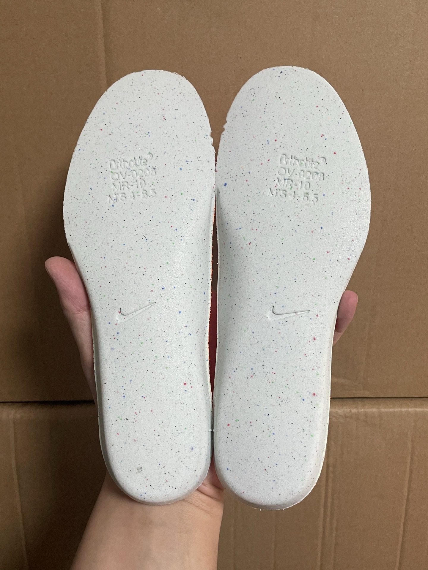 国内最强
Nike Pegasus Premium Airscape 舒适百搭减震防滑耐磨透气 低帮跑步鞋 男款 灰白橙

鞋面用圆形针织，中底采用ZoomX、Air Zoom、ReactX三重缓震科技，上层ZoomX泡棉，中层全掌型Air Zoom气垫，下层ReactX泡棉，华夫格橡胶大底。外观修长，配色丰富，科技感足。

原厂VT代工厂流出 国内最强货物！
支持过验得物App 支持售后
HQ2592-002
