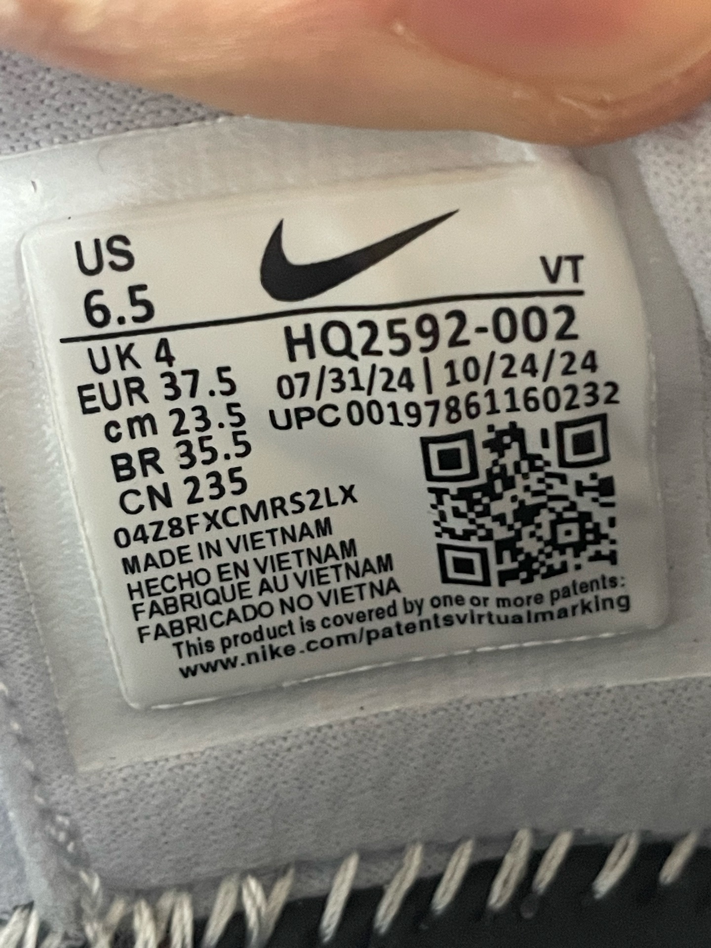 国内最强
Nike Pegasus Premium Airscape 舒适百搭减震防滑耐磨透气 低帮跑步鞋 男款 灰白橙

鞋面用圆形针织，中底采用ZoomX、Air Zoom、ReactX三重缓震科技，上层ZoomX泡棉，中层全掌型Air Zoom气垫，下层ReactX泡棉，华夫格橡胶大底。外观修长，配色丰富，科技感足。

原厂VT代工厂流出 国内最强货物！
支持过验得物App 支持售后
HQ2592-002
