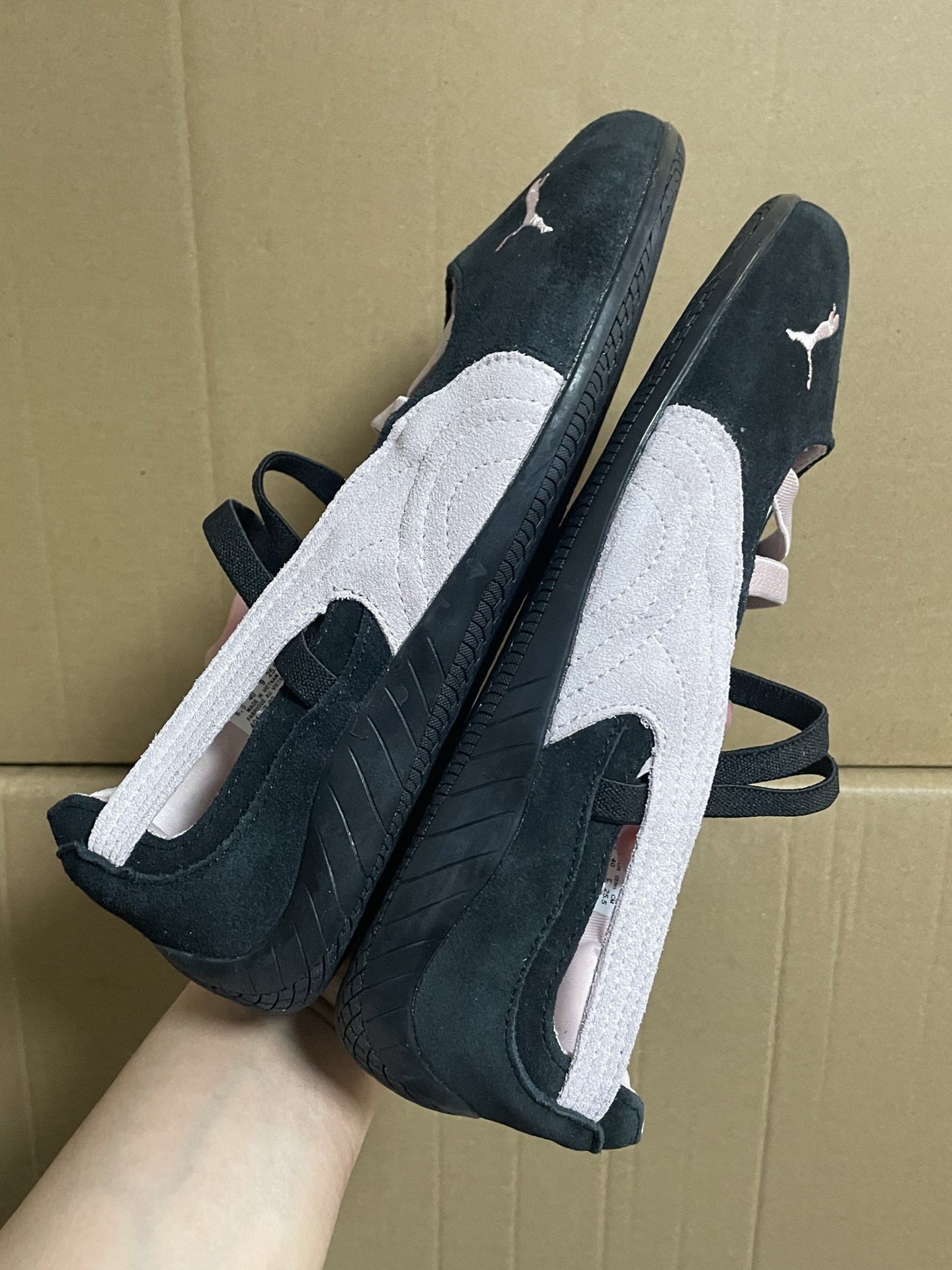 
PUMA speedcat Ballet  薄底鞋 芭蕾鞋 舒适百搭 平跟 防滑耐磨 低帮 生活休闲鞋 女款 黑粉色

仙女必备！低饱和度的水粉色和春天是最适配的麂皮的材质视觉上增添了一些质感 穿上秒变优雅
