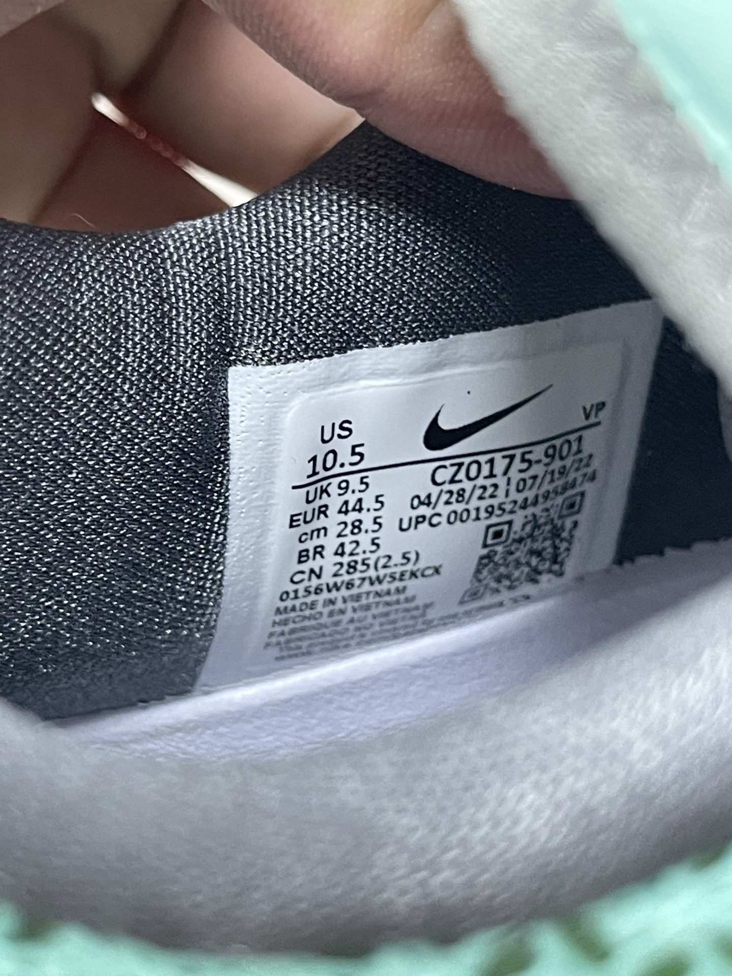 360💰国内最强
Nike Air Zoom Gt1 G.T. Cut 1低帮 Air Zoom 实战篮球鞋 男女同款 绿白色

尺码：40-47.5 货号：CZ0175-901
部分码数现货秒发 私人订单工厂

还是你们熟悉的工艺味道
熟悉的原厂气垫中底
原厂鞋垫 原厂鞋标 ！
千呼万唤始出来的一批货！

少量接 卖完无补