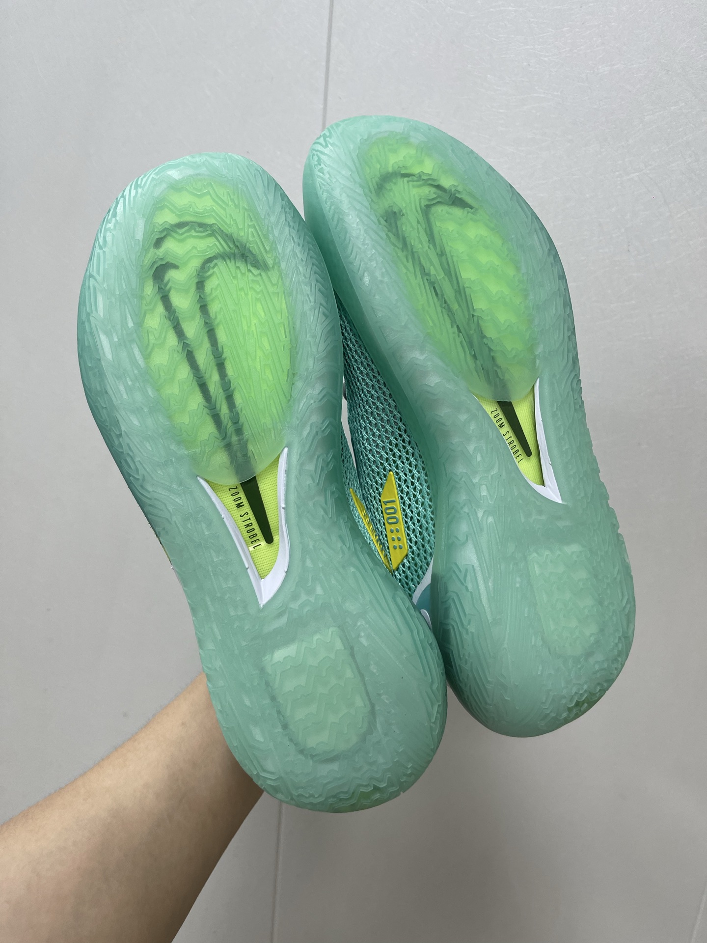 360💰国内最强
Nike Air Zoom Gt1 G.T. Cut 1低帮 Air Zoom 实战篮球鞋 男女同款 绿白色

尺码：40-47.5 货号：CZ0175-901
部分码数现货秒发 私人订单工厂

还是你们熟悉的工艺味道
熟悉的原厂气垫中底
原厂鞋垫 原厂鞋标 ！
千呼万唤始出来的一批货！

少量接 卖完无补