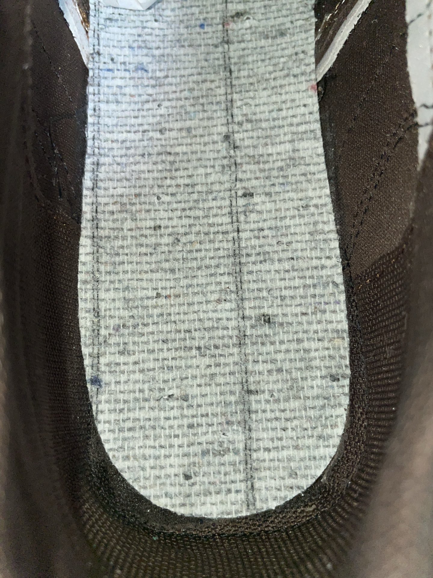 290💰最强联名
PUMA/彪马 x Balenciaga巴黎世家 Speedcat 系列 薄底鞋 牛皮绒面革 圆头做旧磨损 低帮 生活休闲鞋 男女同款 棕色

Puma 联名 巴黎世家 在原赛车鞋基础上添加了解构设计

圈内唯一真原底原面 佛山原厂货
唯一一批真东西 之前一直只接定制大客户的货 接同行代发/批发 还是那句话 所拍即所得 盗图的多，认准我下单

区别其他广东/莆田货 不在一个档次上
新配色鉴定稳定 包鉴定包售后