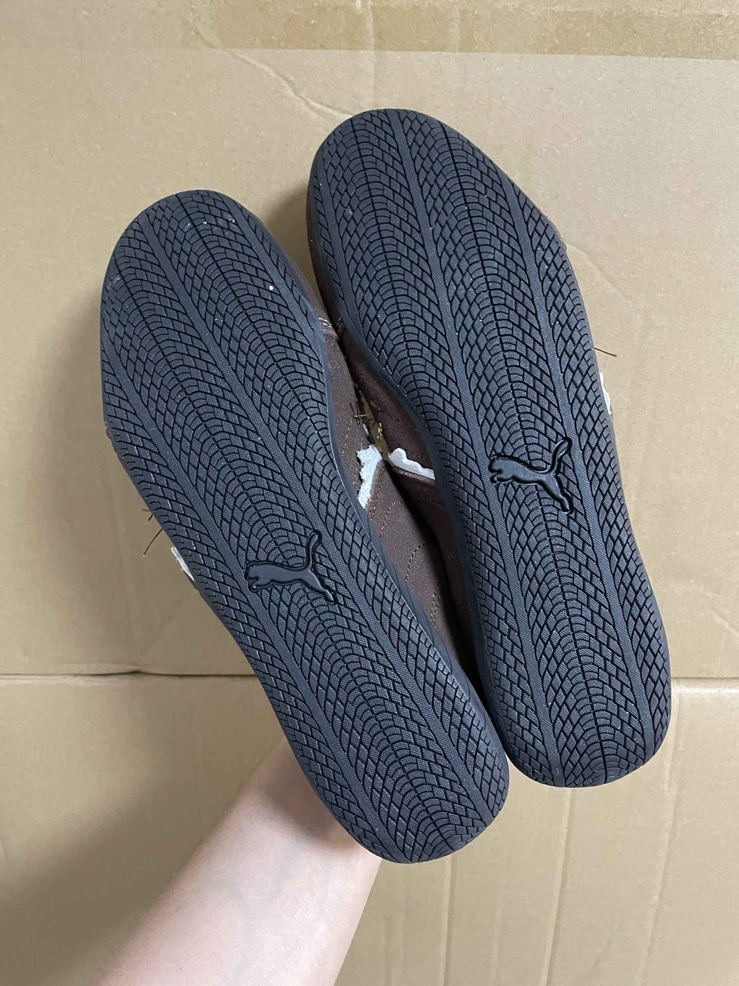 290💰最强联名
PUMA/彪马 x Balenciaga巴黎世家 Speedcat 系列 薄底鞋 牛皮绒面革 圆头做旧磨损 低帮 生活休闲鞋 男女同款 棕色

Puma 联名 巴黎世家 在原赛车鞋基础上添加了解构设计

圈内唯一真原底原面 佛山原厂货
唯一一批真东西 之前一直只接定制大客户的货 接同行代发/批发 还是那句话 所拍即所得 盗图的多，认准我下单

区别其他广东/莆田货 不在一个档次上
新配色鉴定稳定 包鉴定包售后