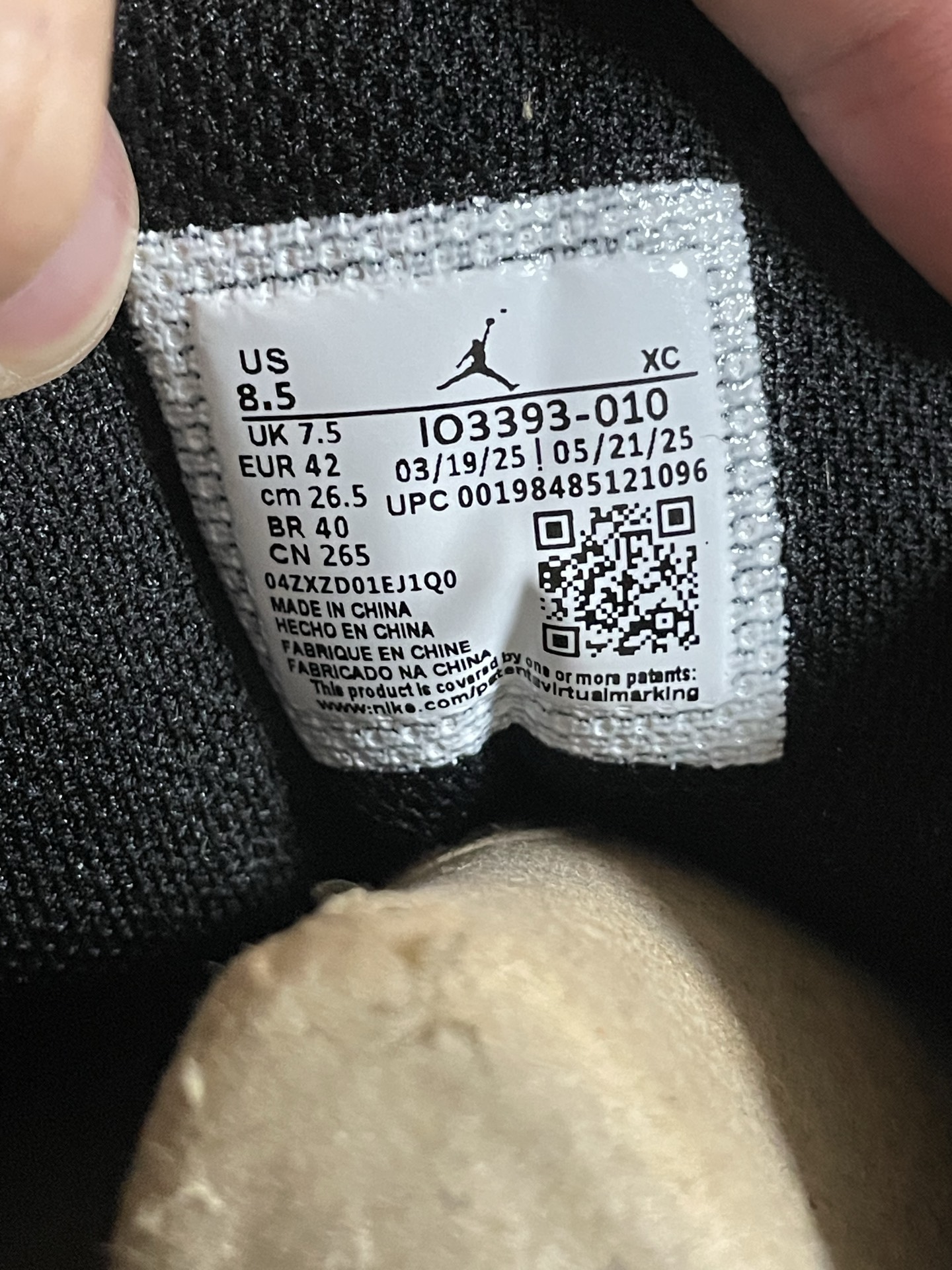 260💰独家新款首发
Air Jordan 1LOW 舒适百搭简约运动 防滑耐磨 低帮 黑摩卡

Xc清远代工厂原底原面 真正的纯原底面！
酷到没朋友的黑摩卡aj1鞋子的颜色真的很好看念
浅灰色搭配黑色色的logo 干净清爽
加上Nike经典版型的设计 高级百搭

支持得物App鉴定 支持无理由售后！