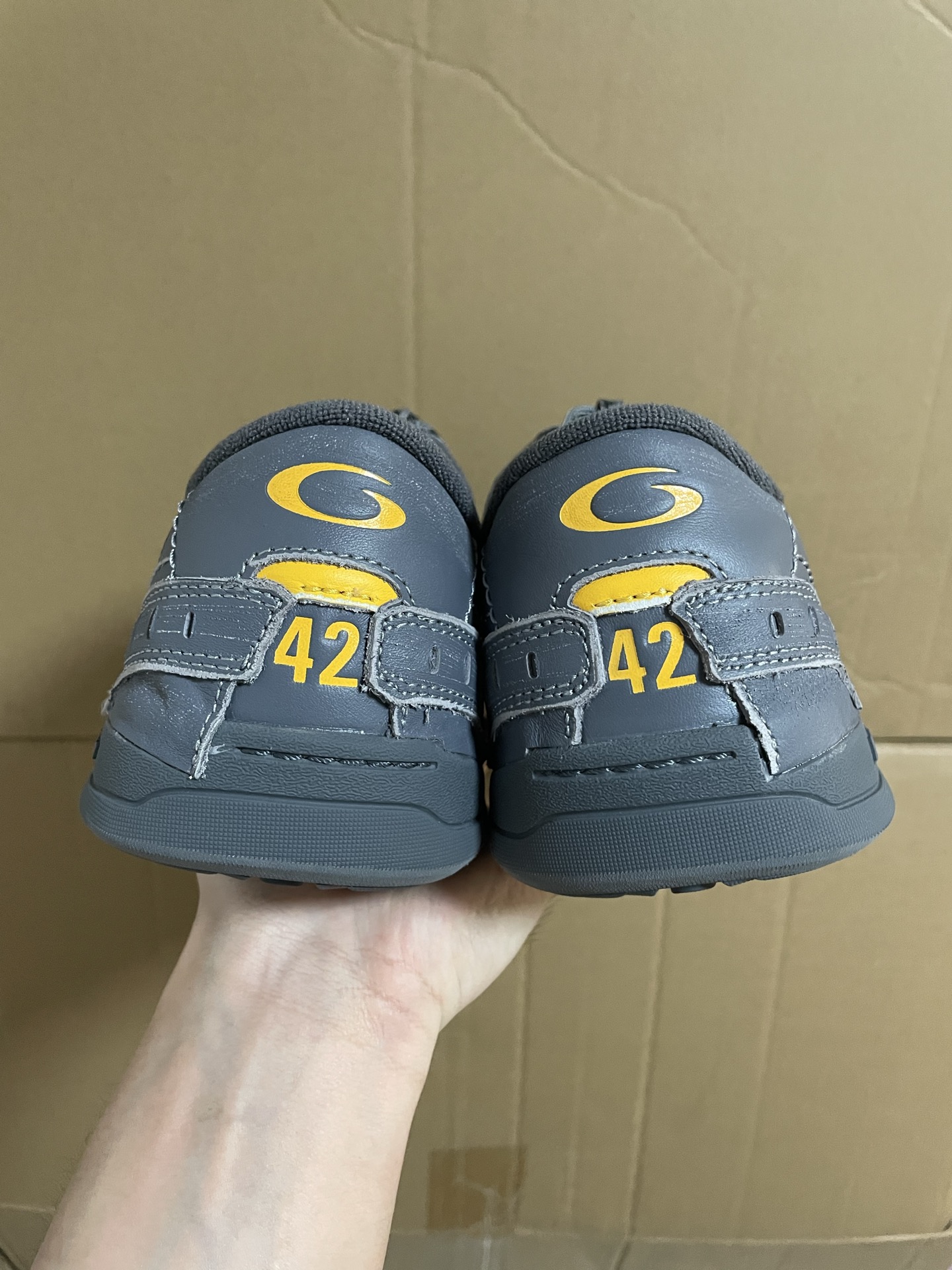 600💰原厂订单
Balenciaga巴黎世家 Hamptons Worn-Out 圆头系带 低帮 生活休闲鞋 男款 水泥灰
圈内独家配色 独家货物
圈内唯一真原底原面 佛山原厂货
刚出货时得物/白鬼 都是直接给真的货 之前一直没流通市场 都是1-2xxx在正品圈流通的货 也就是代发圈9xx在代发的东莞货 批次被打掉圈内贱卖
唯一一批真东西 之前一直只接定制大客户的货 接同行代发/批发 还是那句话 所拍即所得 盗图的多,认准我下单
区别其他广东/莆田货 不在一个档次上
目前依旧鉴定稳定 包鉴定包售后
货号:841763WCURS9000