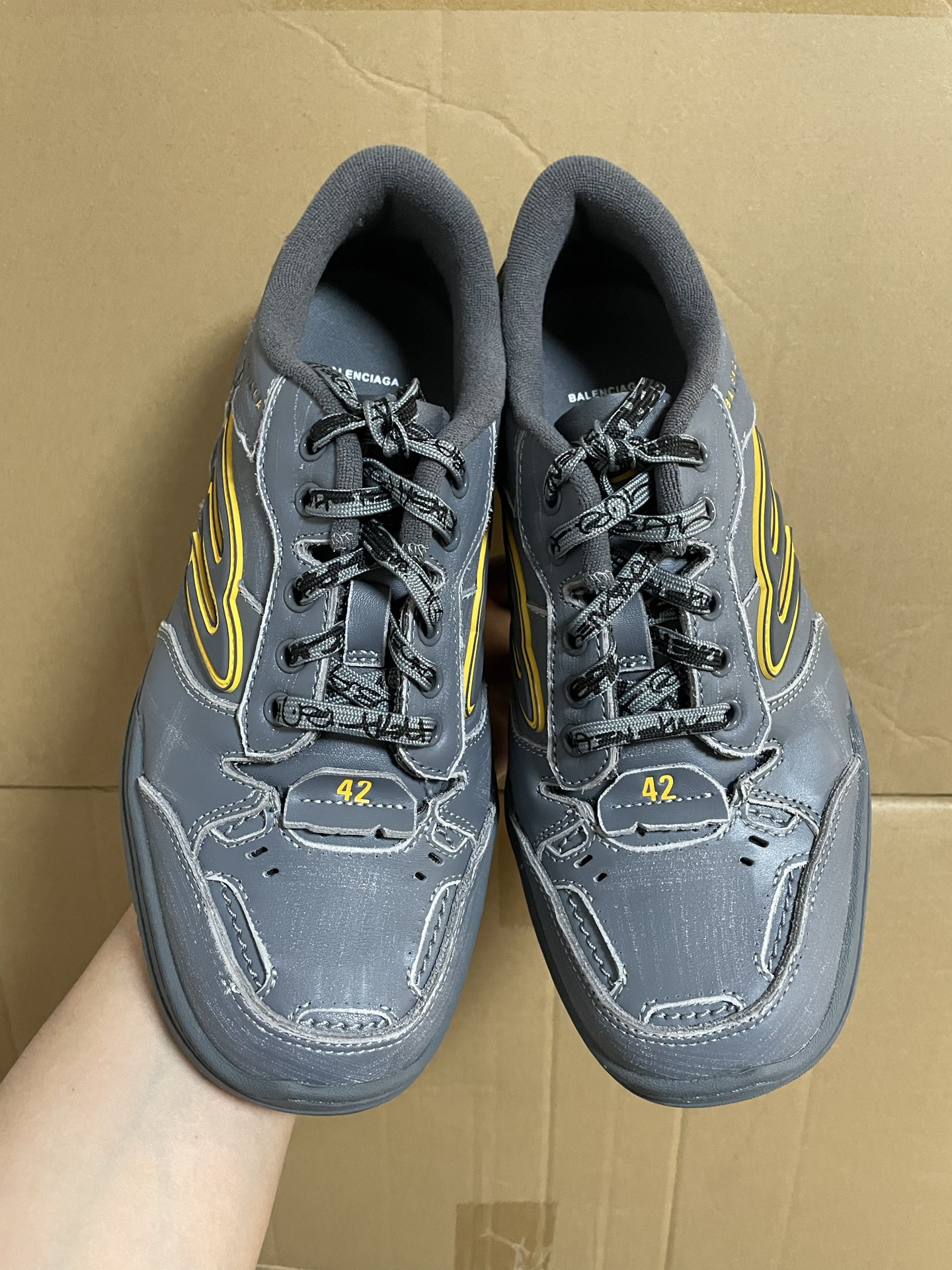 600💰原厂订单
Balenciaga巴黎世家 Hamptons Worn-Out 圆头系带 低帮 生活休闲鞋 男款 水泥灰
圈内独家配色 独家货物
圈内唯一真原底原面 佛山原厂货
刚出货时得物/白鬼 都是直接给真的货 之前一直没流通市场 都是1-2xxx在正品圈流通的货 也就是代发圈9xx在代发的东莞货 批次被打掉圈内贱卖
唯一一批真东西 之前一直只接定制大客户的货 接同行代发/批发 还是那句话 所拍即所得 盗图的多,认准我下单
区别其他广东/莆田货 不在一个档次上
目前依旧鉴定稳定 包鉴定包售后
货号:841763WCURS9000
