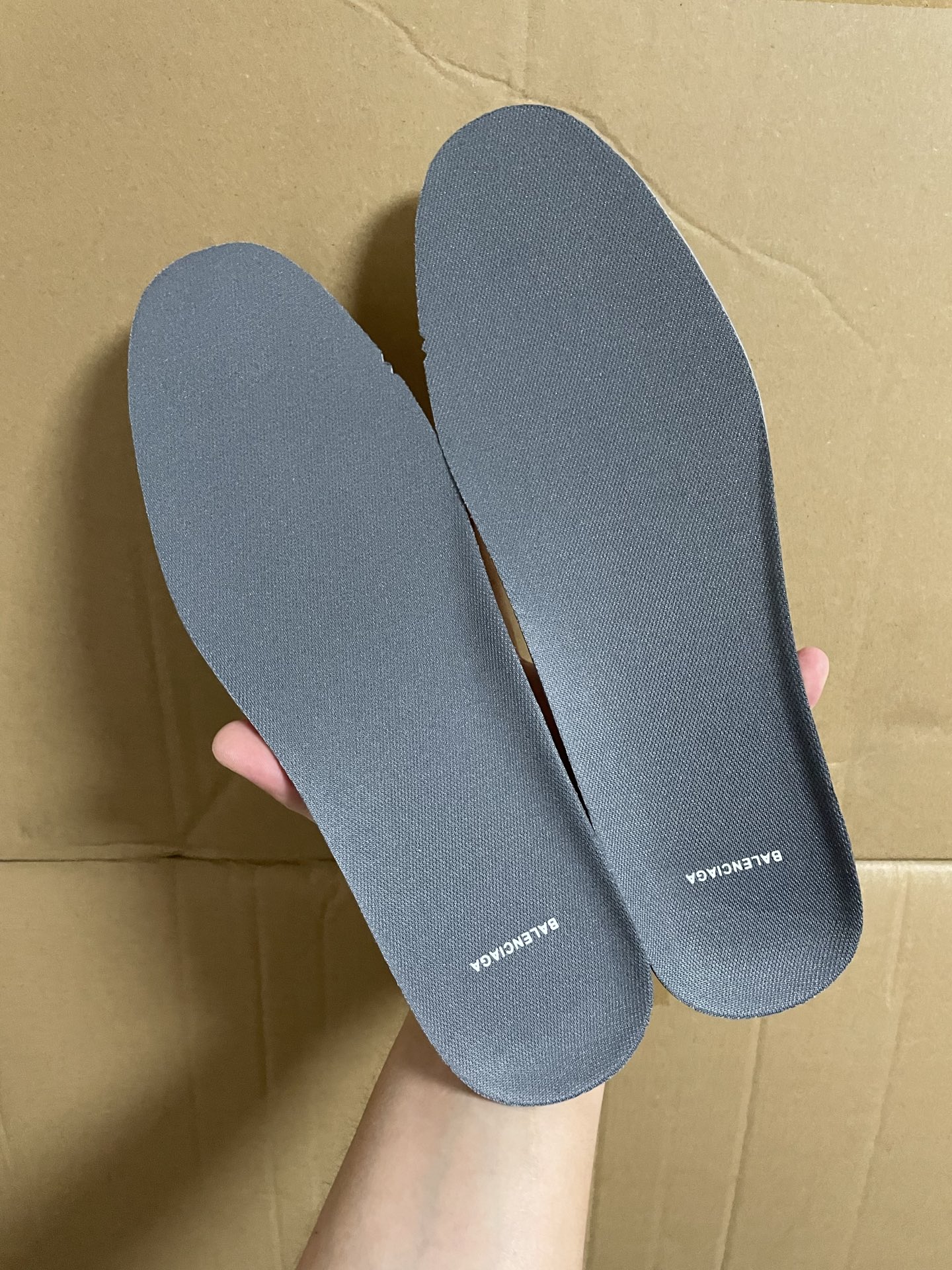 600💰原厂订单
Balenciaga巴黎世家 Hamptons Worn-Out 圆头系带 低帮 生活休闲鞋 男款 水泥灰
圈内独家配色 独家货物
圈内唯一真原底原面 佛山原厂货
刚出货时得物/白鬼 都是直接给真的货 之前一直没流通市场 都是1-2xxx在正品圈流通的货 也就是代发圈9xx在代发的东莞货 批次被打掉圈内贱卖
唯一一批真东西 之前一直只接定制大客户的货 接同行代发/批发 还是那句话 所拍即所得 盗图的多,认准我下单
区别其他广东/莆田货 不在一个档次上
目前依旧鉴定稳定 包鉴定包售后
货号:841763WCURS9000