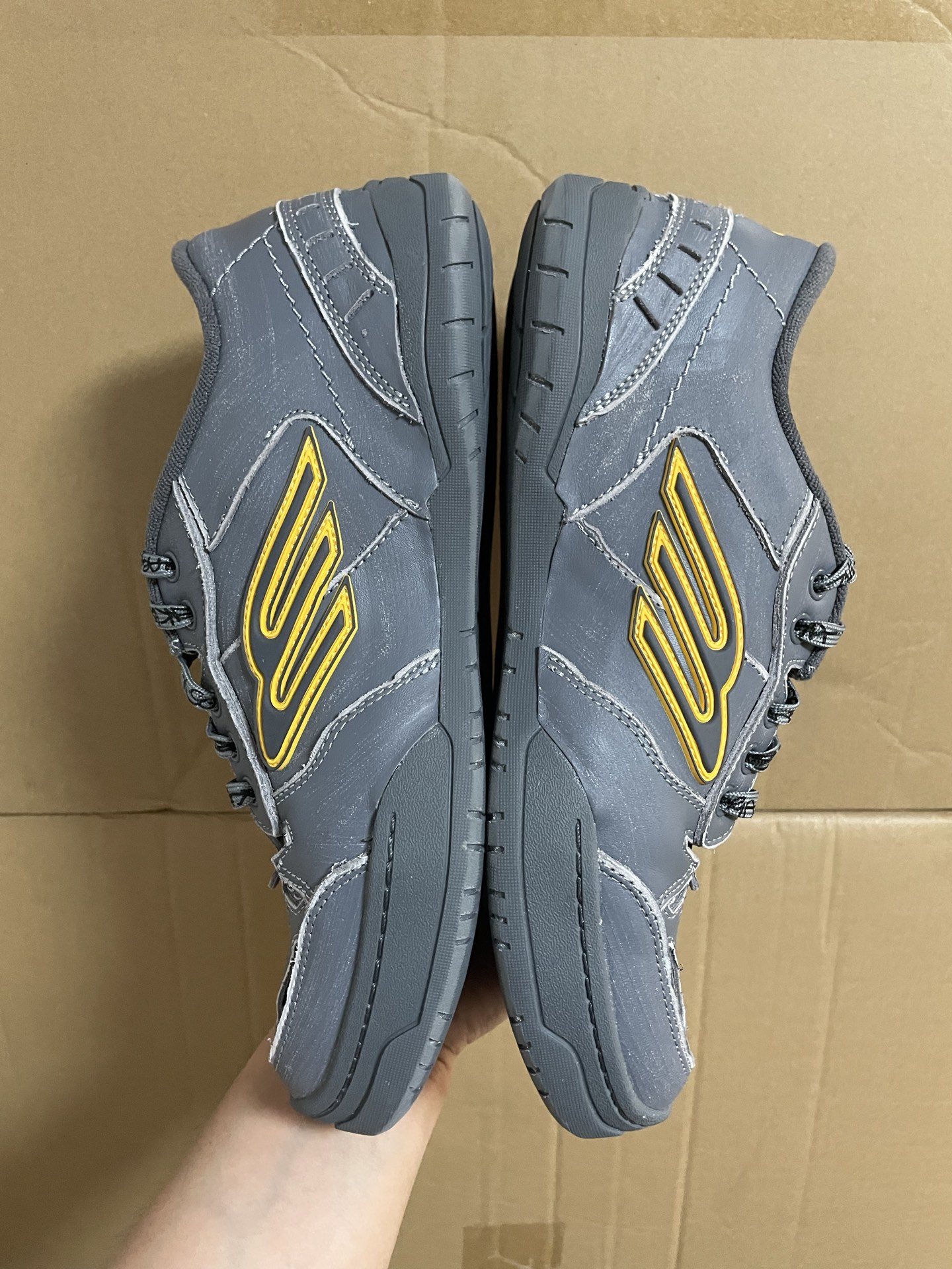 600💰原厂订单
Balenciaga巴黎世家 Hamptons Worn-Out 圆头系带 低帮 生活休闲鞋 男款 水泥灰
圈内独家配色 独家货物
圈内唯一真原底原面 佛山原厂货
刚出货时得物/白鬼 都是直接给真的货 之前一直没流通市场 都是1-2xxx在正品圈流通的货 也就是代发圈9xx在代发的东莞货 批次被打掉圈内贱卖
唯一一批真东西 之前一直只接定制大客户的货 接同行代发/批发 还是那句话 所拍即所得 盗图的多,认准我下单
区别其他广东/莆田货 不在一个档次上
目前依旧鉴定稳定 包鉴定包售后
货号:841763WCURS9000